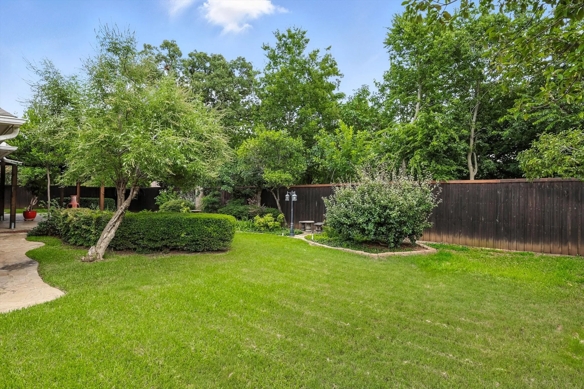 Single Family Residence For Sale in Denton County , 109 Visalia Lane, Denton, Texas 76210, 4 Bedroom, 4 Bathroom, 2 Garage spaces, 3,836 Sqft, built in 1998, mls#21383711, Real Estate Agent in Denton, Homes For Sale in Denton county, Homes For Sale in Denton, Realtor in Denton Texas, Real Estate Brokerage Independent Realty Texas, Luminita Cordes Realtor