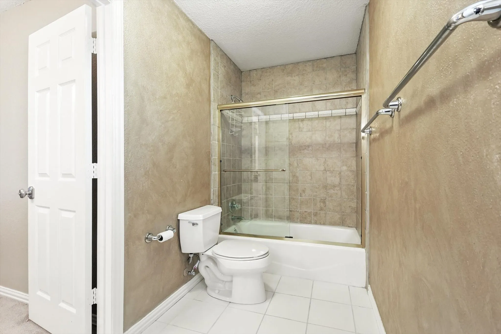 Single Family Residence For Sale in Denton County , 109 Visalia Lane, Denton, Texas 76210, 4 Bedroom, 4 Bathroom, 2 Garage spaces, 3,836 Sqft, built in 1998, mls#21383711, Real Estate Agent in Denton, Homes For Sale in Denton county, Homes For Sale in Denton, Realtor in Denton Texas, Real Estate Brokerage Independent Realty Texas, Luminita Cordes Realtor