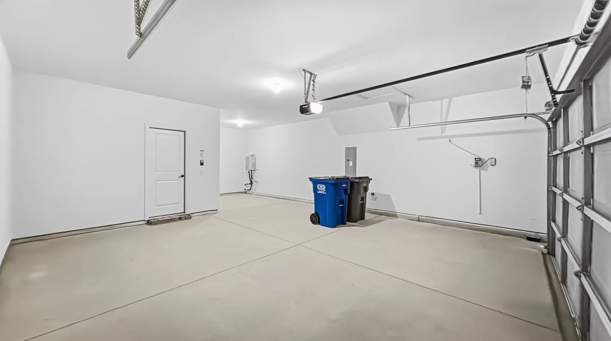 Over sized garage w/ tankless water heater