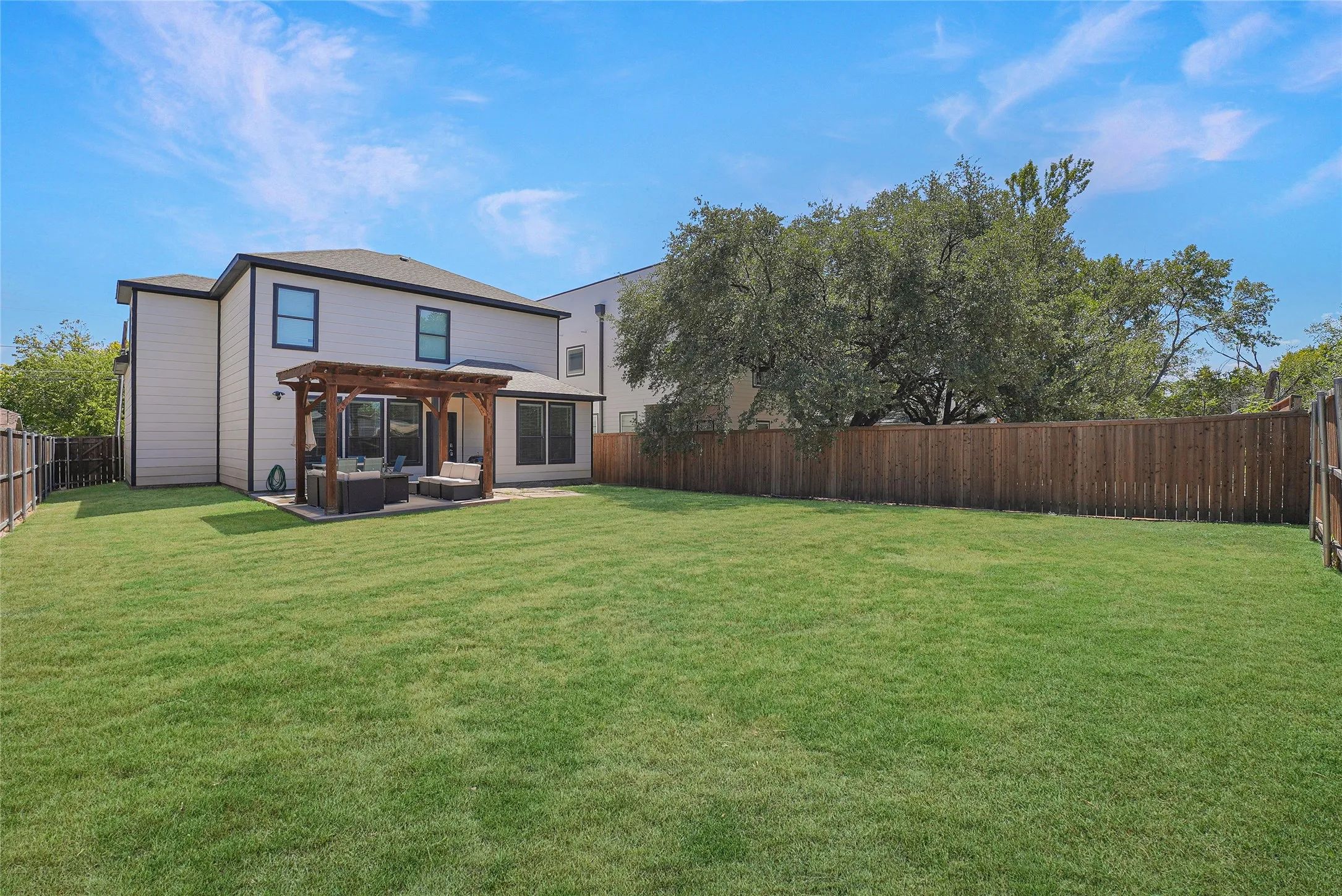 Single Family Residence For Sale in Dallas County , 4001 Abilene Street, Dallas, Texas 75212, 4 Bedroom, 3 Bathroom, 2 Garage spaces, 2,539 Sqft, built in 2019, mls#21382258, Real Estate Agent in Dallas, Homes For Sale in Dallas county, Homes For Sale in Dallas, Realtor in Dallas Texas, Real Estate Brokerage Independent Realty Texas, Luminita Cordes Realtor