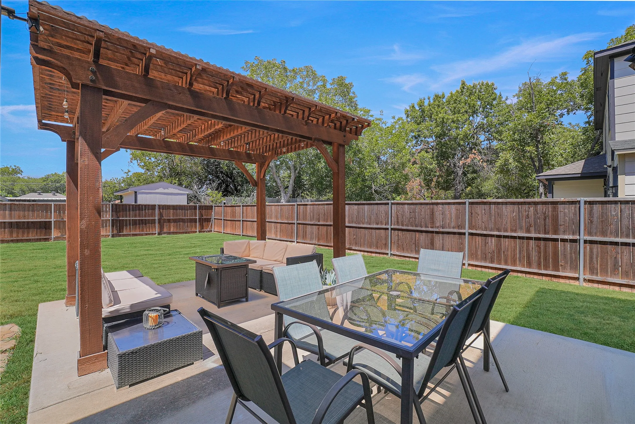 Single Family Residence For Sale in Dallas County , 4001 Abilene Street, Dallas, Texas 75212, 4 Bedroom, 3 Bathroom, 2 Garage spaces, 2,539 Sqft, built in 2019, mls#21382258, Real Estate Agent in Dallas, Homes For Sale in Dallas county, Homes For Sale in Dallas, Realtor in Dallas Texas, Real Estate Brokerage Independent Realty Texas, Luminita Cordes Realtor
