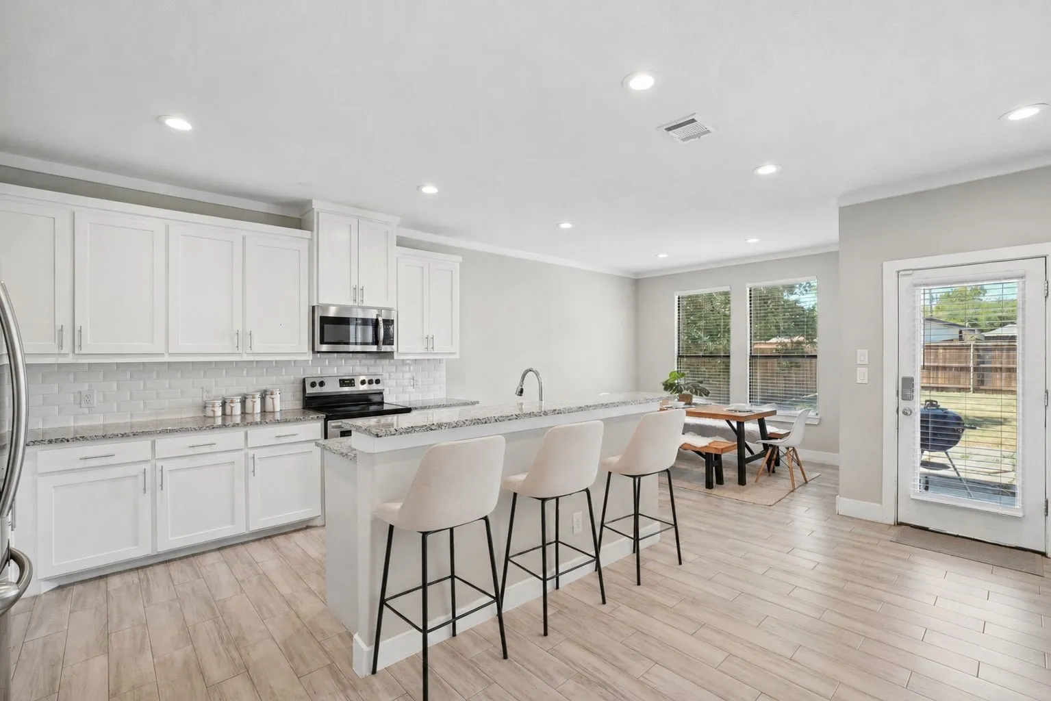 Single Family Residence For Sale in Dallas County , 4001 Abilene Street, Dallas, Texas 75212, 4 Bedroom, 3 Bathroom, 2 Garage spaces, 2,539 Sqft, built in 2019, mls#21382258, Real Estate Agent in Dallas, Homes For Sale in Dallas county, Homes For Sale in Dallas, Realtor in Dallas Texas, Real Estate Brokerage Independent Realty Texas, Luminita Cordes Realtor