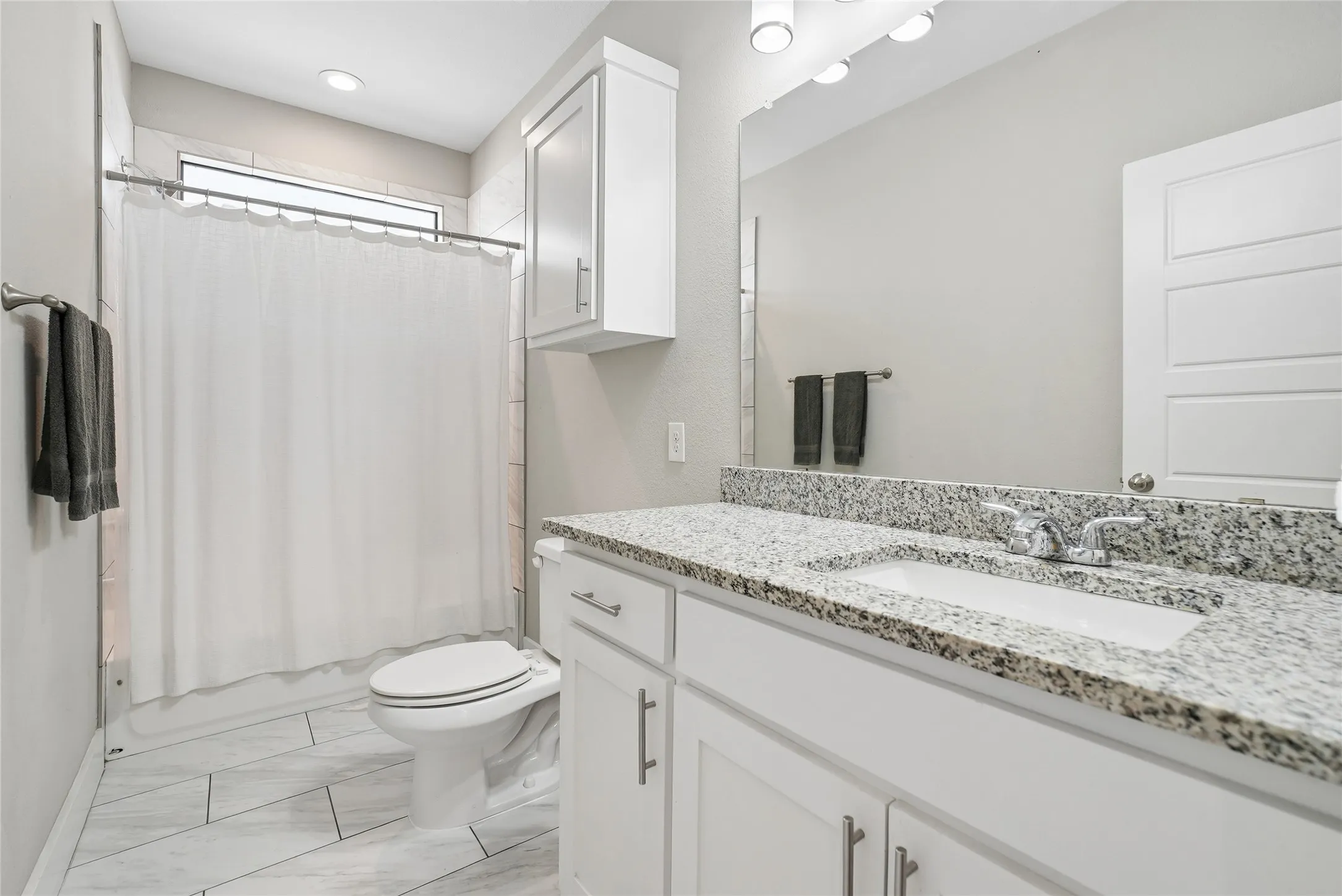 Single Family Residence For Sale in Dallas County , 4001 Abilene Street, Dallas, Texas 75212, 4 Bedroom, 3 Bathroom, 2 Garage spaces, 2,539 Sqft, built in 2019, mls#21382258, Real Estate Agent in Dallas, Homes For Sale in Dallas county, Homes For Sale in Dallas, Realtor in Dallas Texas, Real Estate Brokerage Independent Realty Texas, Luminita Cordes Realtor