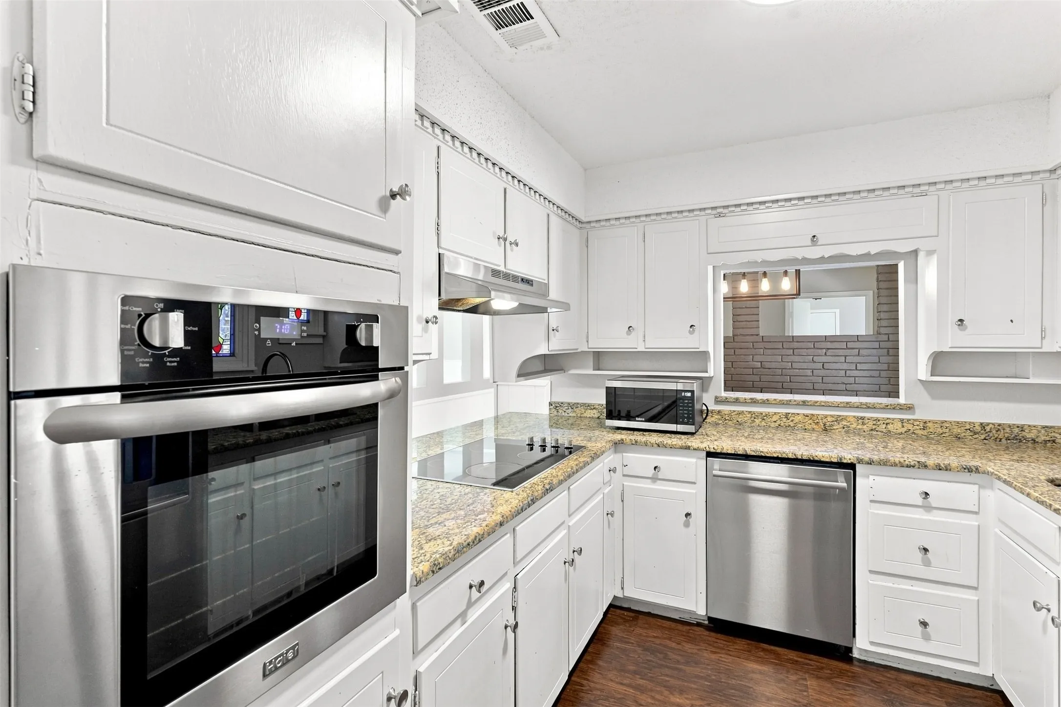 Single Family Residence For Sale in Tarrant County , 7544 Monterrey Drive, Fort Worth, Texas 76112, 4 Bedroom, 2 Bathroom, 2 Garage spaces, 2,099 Sqft, built in 1966, mls#21383983, Real Estate Agent in Fort Worth, Homes For Sale in Tarrant county, Homes For Sale in Fort Worth, Realtor in Fort Worth Texas, Real Estate Brokerage Independent Realty Texas, Luminita Cordes Realtor
