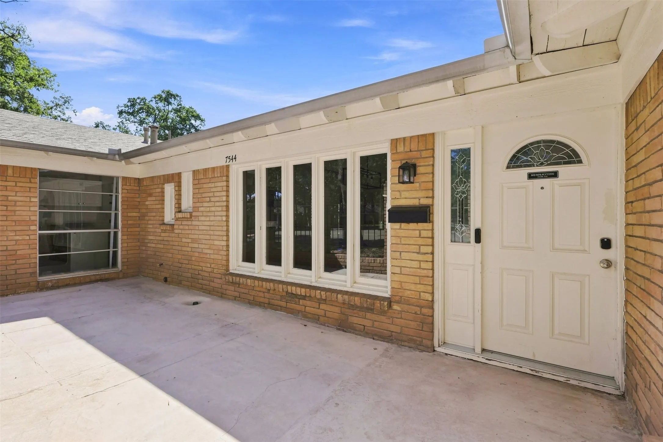 Single Family Residence For Sale in Tarrant County , 7544 Monterrey Drive, Fort Worth, Texas 76112, 4 Bedroom, 2 Bathroom, 2 Garage spaces, 2,099 Sqft, built in 1966, mls#21383983, Real Estate Agent in Fort Worth, Homes For Sale in Tarrant county, Homes For Sale in Fort Worth, Realtor in Fort Worth Texas, Real Estate Brokerage Independent Realty Texas, Luminita Cordes Realtor