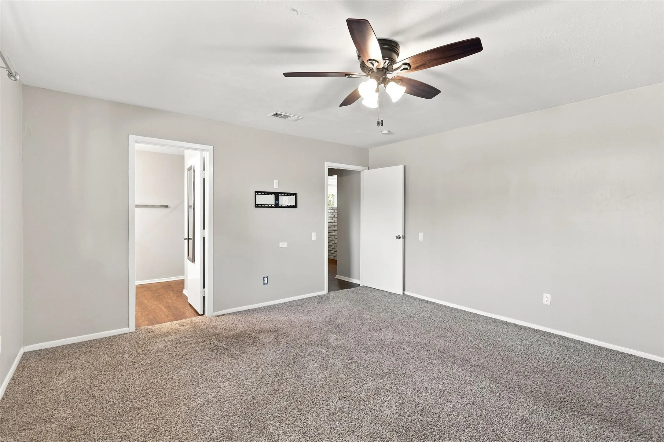 Single Family Residence For Sale in Tarrant County , 7544 Monterrey Drive, Fort Worth, Texas 76112, 4 Bedroom, 2 Bathroom, 2 Garage spaces, 2,099 Sqft, built in 1966, mls#21383983, Real Estate Agent in Fort Worth, Homes For Sale in Tarrant county, Homes For Sale in Fort Worth, Realtor in Fort Worth Texas, Real Estate Brokerage Independent Realty Texas, Luminita Cordes Realtor