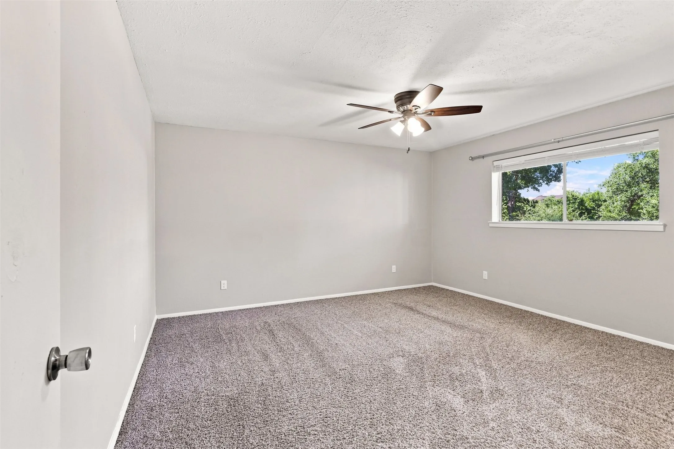 Single Family Residence For Sale in Tarrant County , 7544 Monterrey Drive, Fort Worth, Texas 76112, 4 Bedroom, 2 Bathroom, 2 Garage spaces, 2,099 Sqft, built in 1966, mls#21383983, Real Estate Agent in Fort Worth, Homes For Sale in Tarrant county, Homes For Sale in Fort Worth, Realtor in Fort Worth Texas, Real Estate Brokerage Independent Realty Texas, Luminita Cordes Realtor