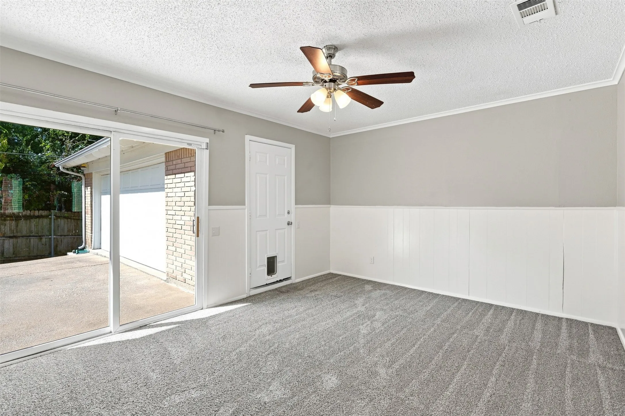 Single Family Residence For Sale in Tarrant County , 7544 Monterrey Drive, Fort Worth, Texas 76112, 4 Bedroom, 2 Bathroom, 2 Garage spaces, 2,099 Sqft, built in 1966, mls#21383983, Real Estate Agent in Fort Worth, Homes For Sale in Tarrant county, Homes For Sale in Fort Worth, Realtor in Fort Worth Texas, Real Estate Brokerage Independent Realty Texas, Luminita Cordes Realtor