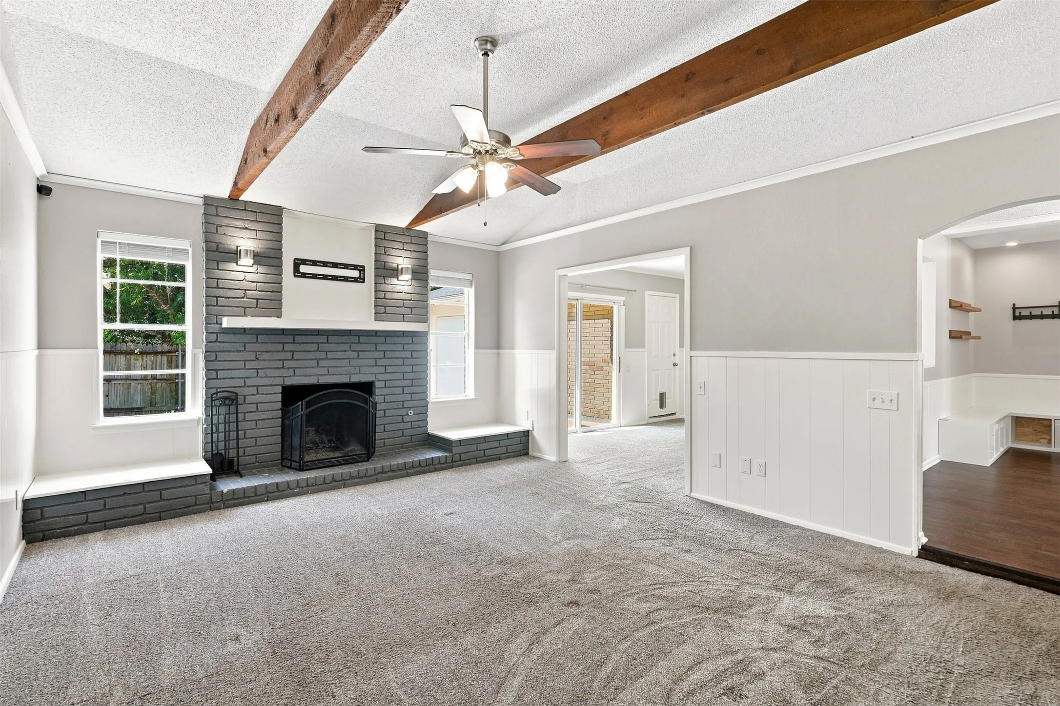 Single Family Residence For Sale in Tarrant County , 7544 Monterrey Drive, Fort Worth, Texas 76112, 4 Bedroom, 2 Bathroom, 2 Garage spaces, 2,099 Sqft, built in 1966, mls#21383983, Real Estate Agent in Fort Worth, Homes For Sale in Tarrant county, Homes For Sale in Fort Worth, Realtor in Fort Worth Texas, Real Estate Brokerage Independent Realty Texas, Luminita Cordes Realtor