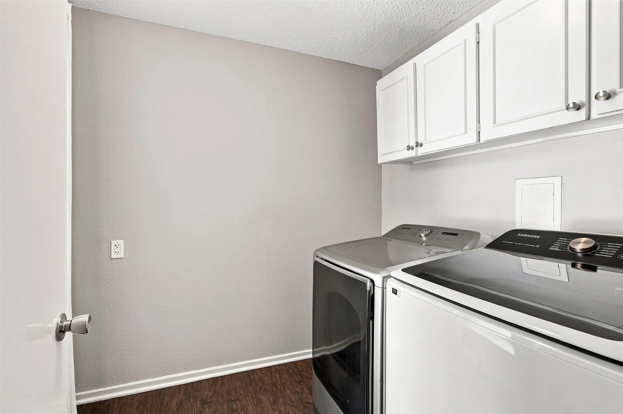 Single Family Residence For Sale in Tarrant County , 7544 Monterrey Drive, Fort Worth, Texas 76112, 4 Bedroom, 2 Bathroom, 2 Garage spaces, 2,099 Sqft, built in 1966, mls#21383983, Real Estate Agent in Fort Worth, Homes For Sale in Tarrant county, Homes For Sale in Fort Worth, Realtor in Fort Worth Texas, Real Estate Brokerage Independent Realty Texas, Luminita Cordes Realtor