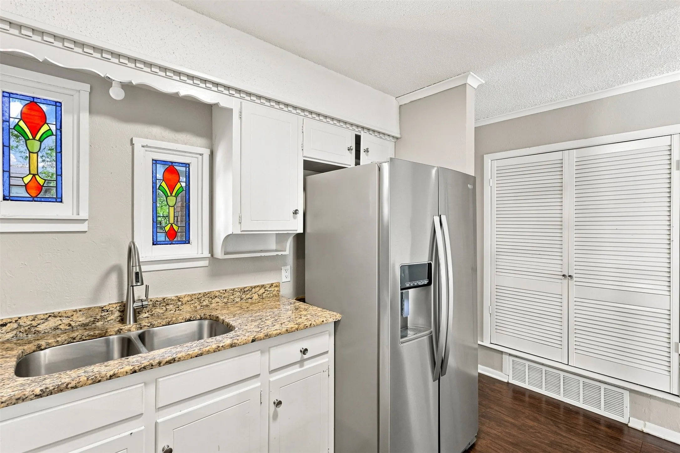 Single Family Residence For Sale in Tarrant County , 7544 Monterrey Drive, Fort Worth, Texas 76112, 4 Bedroom, 2 Bathroom, 2 Garage spaces, 2,099 Sqft, built in 1966, mls#21383983, Real Estate Agent in Fort Worth, Homes For Sale in Tarrant county, Homes For Sale in Fort Worth, Realtor in Fort Worth Texas, Real Estate Brokerage Independent Realty Texas, Luminita Cordes Realtor