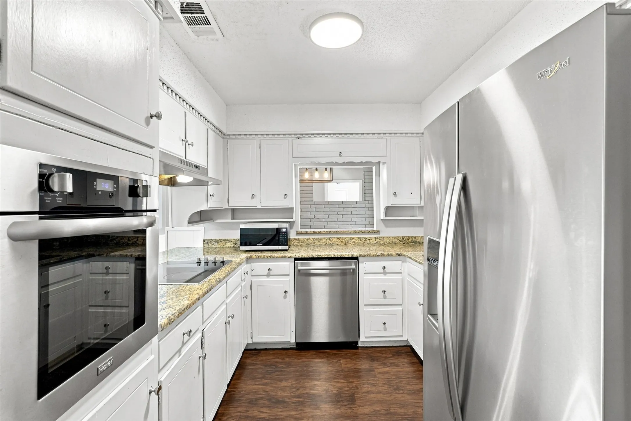 Single Family Residence For Sale in Tarrant County , 7544 Monterrey Drive, Fort Worth, Texas 76112, 4 Bedroom, 2 Bathroom, 2 Garage spaces, 2,099 Sqft, built in 1966, mls#21383983, Real Estate Agent in Fort Worth, Homes For Sale in Tarrant county, Homes For Sale in Fort Worth, Realtor in Fort Worth Texas, Real Estate Brokerage Independent Realty Texas, Luminita Cordes Realtor