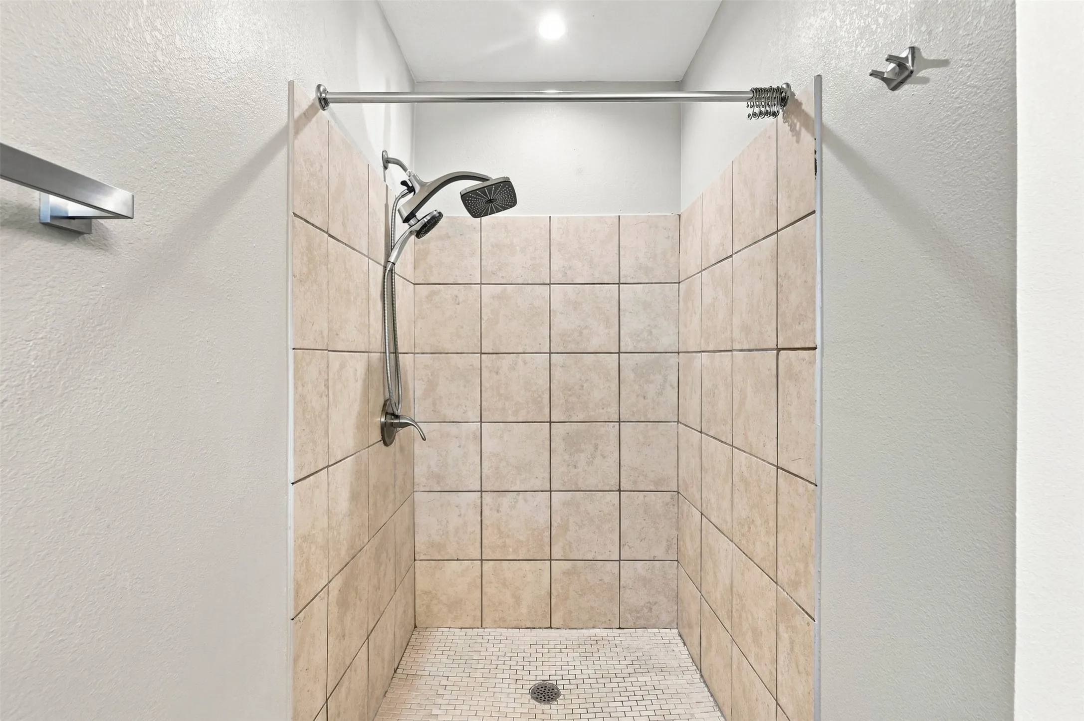 Single Family Residence For Sale in Tarrant County , 7544 Monterrey Drive, Fort Worth, Texas 76112, 4 Bedroom, 2 Bathroom, 2 Garage spaces, 2,099 Sqft, built in 1966, mls#21383983, Real Estate Agent in Fort Worth, Homes For Sale in Tarrant county, Homes For Sale in Fort Worth, Realtor in Fort Worth Texas, Real Estate Brokerage Independent Realty Texas, Luminita Cordes Realtor