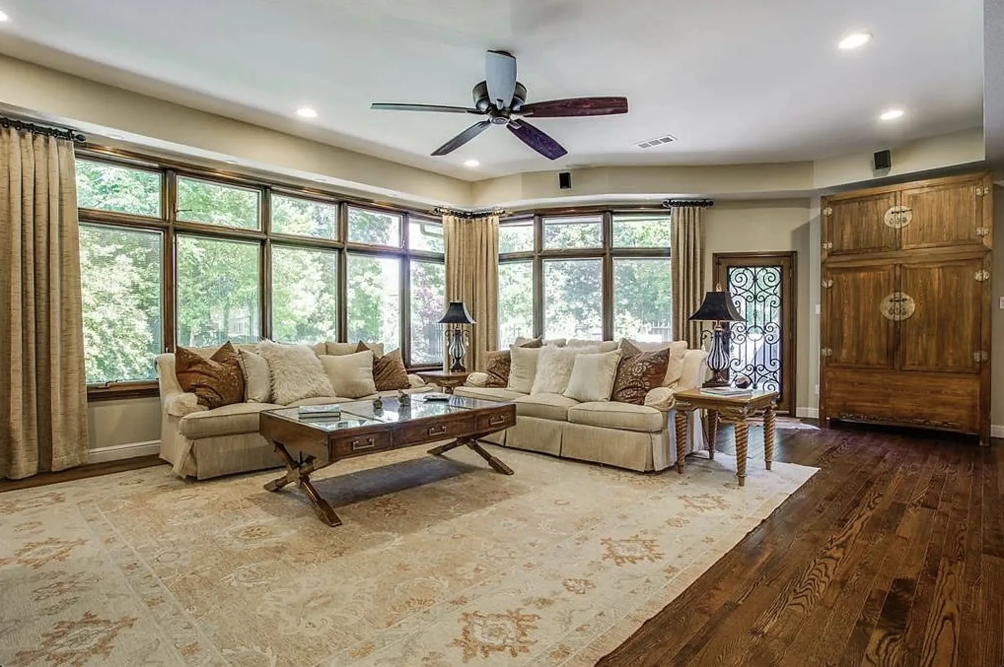 Single Family Residence For Rent in Dallas County , 4825 Crooked Lane, Dallas, Texas 75229, 3 Bedroom, 4 Bathroom, Garage spaces, 4,444 Sqft, built in 1954, mls#21373218, Real Estate Agent in Dallas, Homes For Rent in Dallas county, Homes For Rent in Dallas, Realtor in Dallas Texas, Real Estate Brokerage Independent Realty Texas, Luminita Cordes Realtor