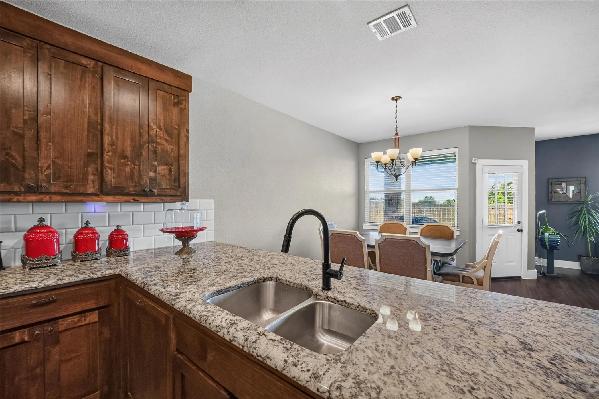 Single Family Residence For Sale in Denton County , 39 S Highland Drive, Sanger, Texas 76266, 4 Bedroom, 3 Bathroom, 3 Garage spaces, 2,849 Sqft, built in 2017, mls#21383104, Real Estate Agent in Sanger, Homes For Sale in Denton county, Homes For Sale in Sanger, Realtor in Sanger Texas, Real Estate Brokerage Independent Realty Texas, Luminita Cordes Realtor