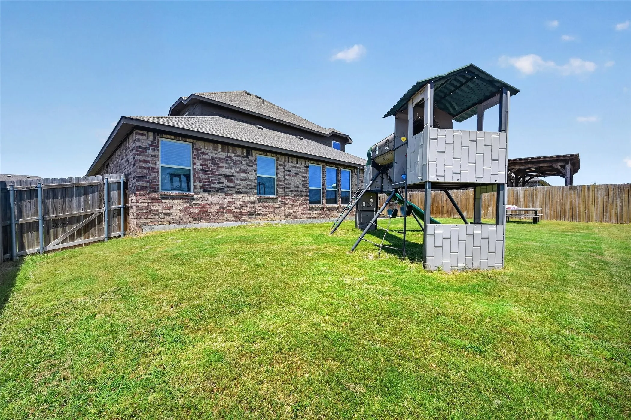Single Family Residence For Sale in Denton County , 39 S Highland Drive, Sanger, Texas 76266, 4 Bedroom, 3 Bathroom, 3 Garage spaces, 2,849 Sqft, built in 2017, mls#21383104, Real Estate Agent in Sanger, Homes For Sale in Denton county, Homes For Sale in Sanger, Realtor in Sanger Texas, Real Estate Brokerage Independent Realty Texas, Luminita Cordes Realtor
