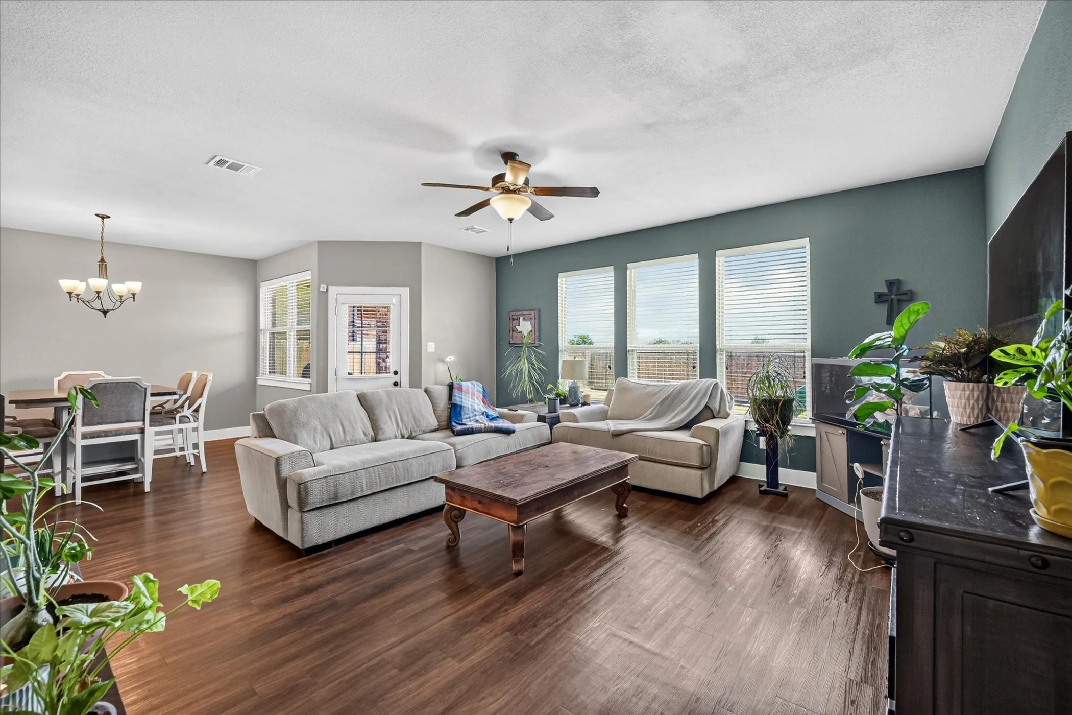 Single Family Residence For Sale in Denton County , 39 S Highland Drive, Sanger, Texas 76266, 4 Bedroom, 3 Bathroom, 3 Garage spaces, 2,849 Sqft, built in 2017, mls#21383104, Real Estate Agent in Sanger, Homes For Sale in Denton county, Homes For Sale in Sanger, Realtor in Sanger Texas, Real Estate Brokerage Independent Realty Texas, Luminita Cordes Realtor