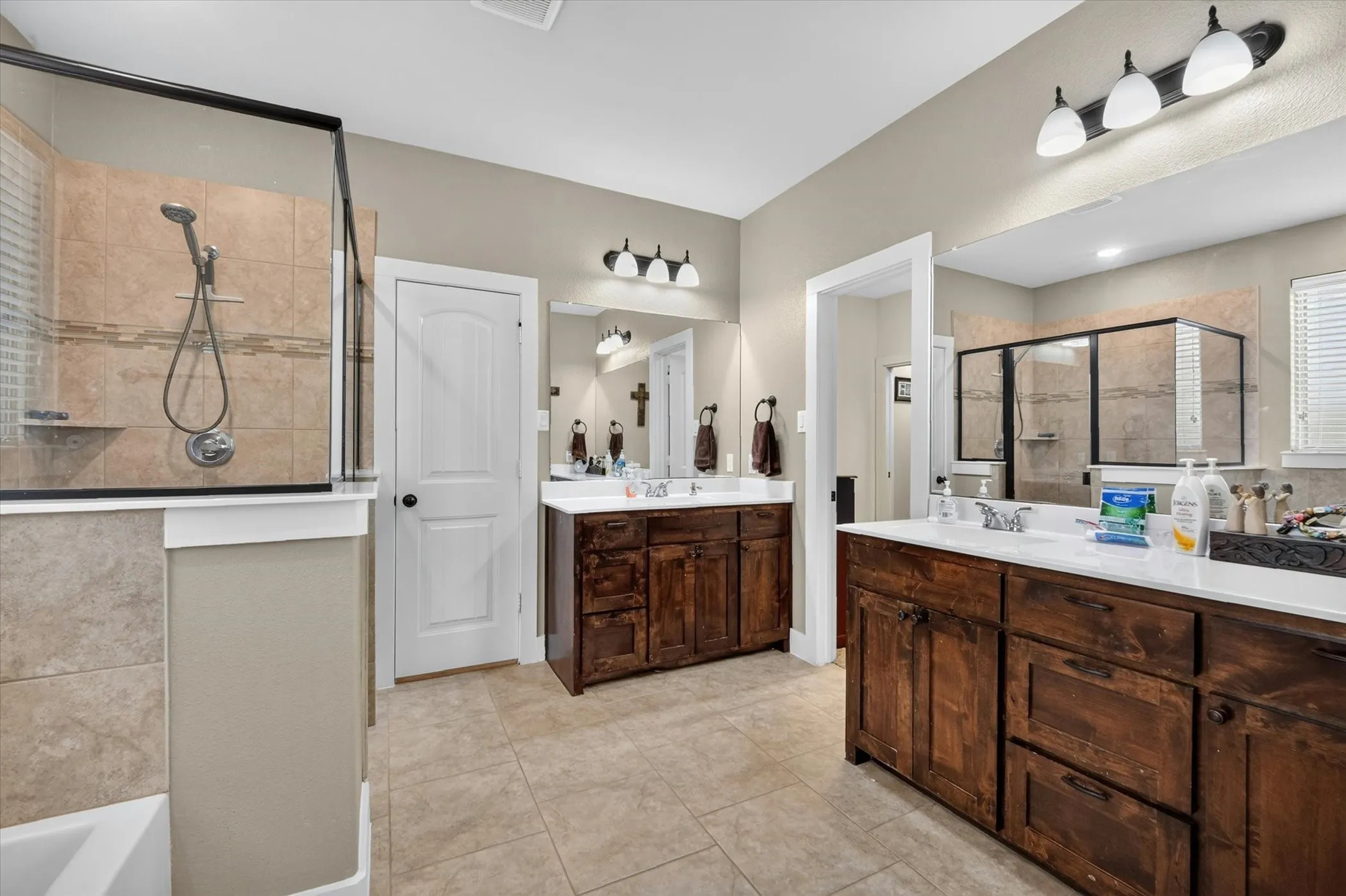 Single Family Residence For Sale in Denton County , 39 S Highland Drive, Sanger, Texas 76266, 4 Bedroom, 3 Bathroom, 3 Garage spaces, 2,849 Sqft, built in 2017, mls#21383104, Real Estate Agent in Sanger, Homes For Sale in Denton county, Homes For Sale in Sanger, Realtor in Sanger Texas, Real Estate Brokerage Independent Realty Texas, Luminita Cordes Realtor