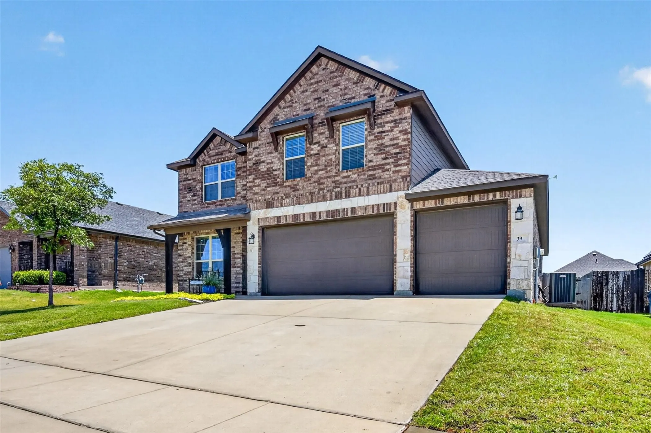 Single Family Residence For Sale in Denton County , 39 S Highland Drive, Sanger, Texas 76266, 4 Bedroom, 3 Bathroom, 3 Garage spaces, 2,849 Sqft, built in 2017, mls#21383104, Real Estate Agent in Sanger, Homes For Sale in Denton county, Homes For Sale in Sanger, Realtor in Sanger Texas, Real Estate Brokerage Independent Realty Texas, Luminita Cordes Realtor