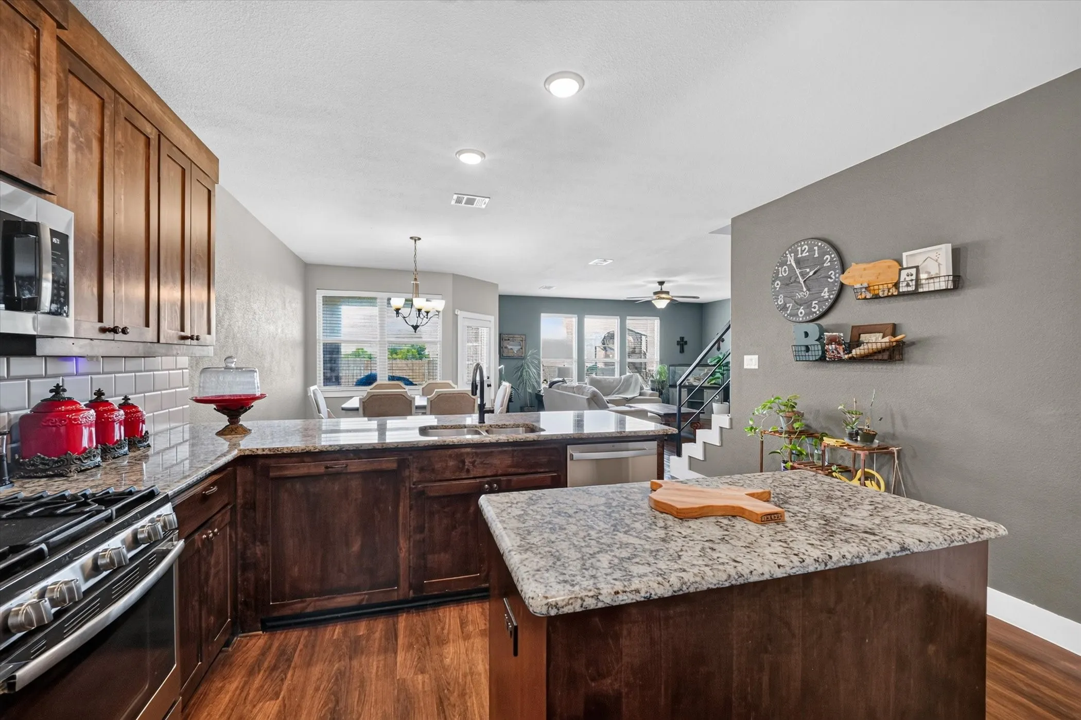 Single Family Residence For Sale in Denton County , 39 S Highland Drive, Sanger, Texas 76266, 4 Bedroom, 3 Bathroom, 3 Garage spaces, 2,849 Sqft, built in 2017, mls#21383104, Real Estate Agent in Sanger, Homes For Sale in Denton county, Homes For Sale in Sanger, Realtor in Sanger Texas, Real Estate Brokerage Independent Realty Texas, Luminita Cordes Realtor