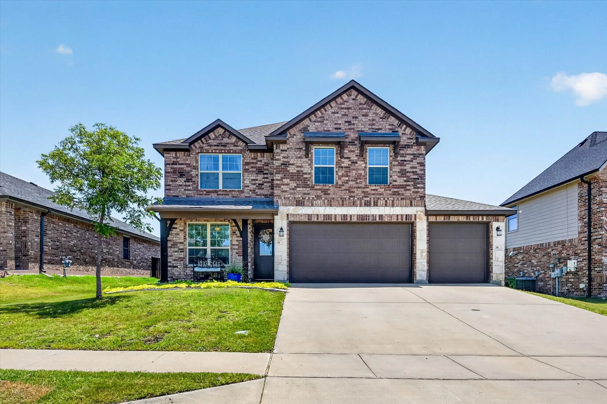 Single Family Residence For Sale in Denton County , 39 S Highland Drive, Sanger, Texas 76266, 4 Bedroom, 3 Bathroom, 3 Garage spaces, 2,849 Sqft, built in 2017, mls#21383104, Real Estate Agent in Sanger, Homes For Sale in Denton county, Homes For Sale in Sanger, Realtor in Sanger Texas, Real Estate Brokerage Independent Realty Texas, Luminita Cordes Realtor