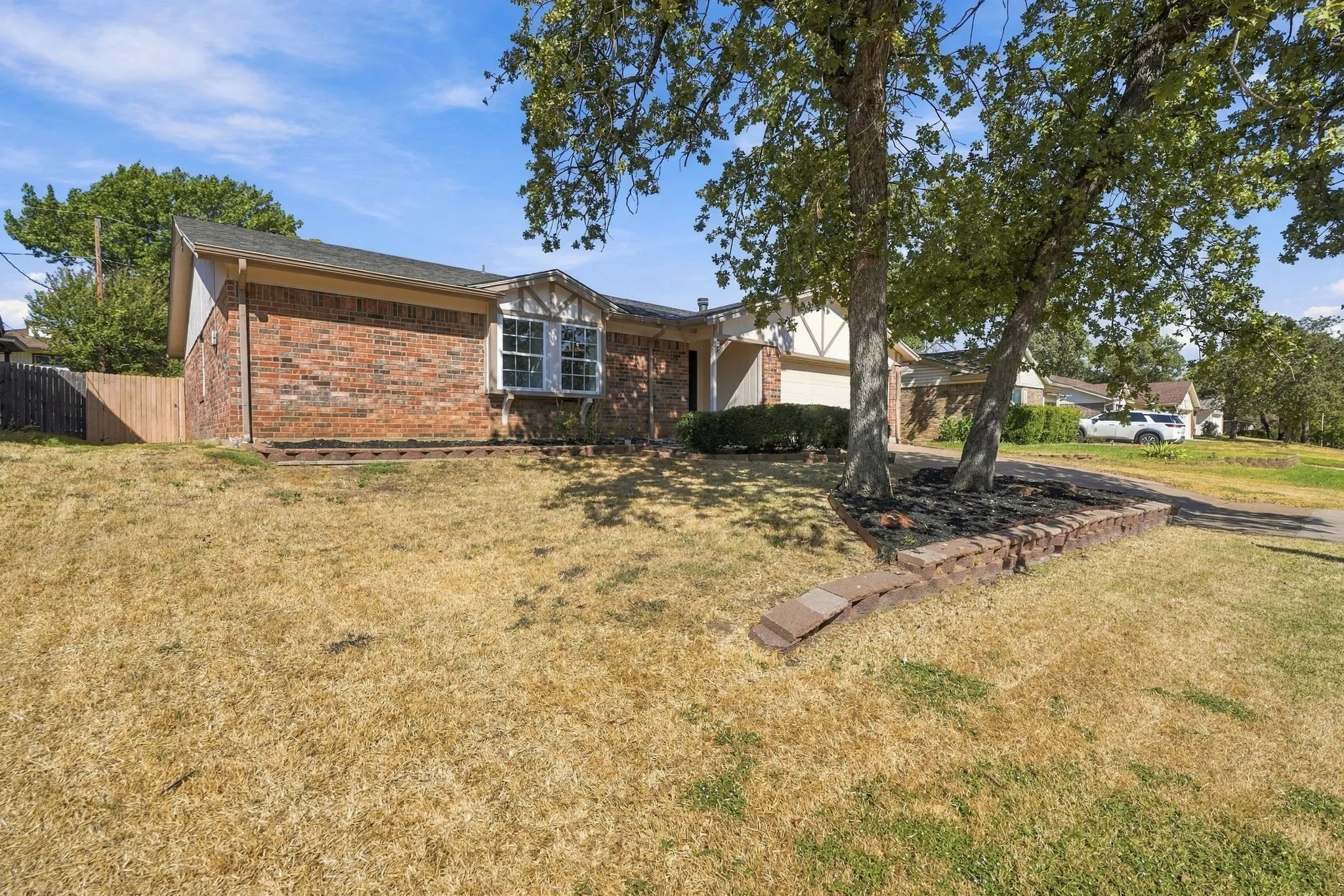 Single Family Residence For Sale in Tarrant County , 3708 Bordeaux Court, Arlington, Texas 76016, 3 Bedroom, 2 Bathroom, 2 Garage spaces, 1,674 Sqft, built in 1977, mls#21384048, Real Estate Agent in Arlington, Homes For Sale in Tarrant county, Homes For Sale in Arlington, Realtor in Arlington Texas, Real Estate Brokerage Independent Realty Texas, Luminita Cordes Realtor