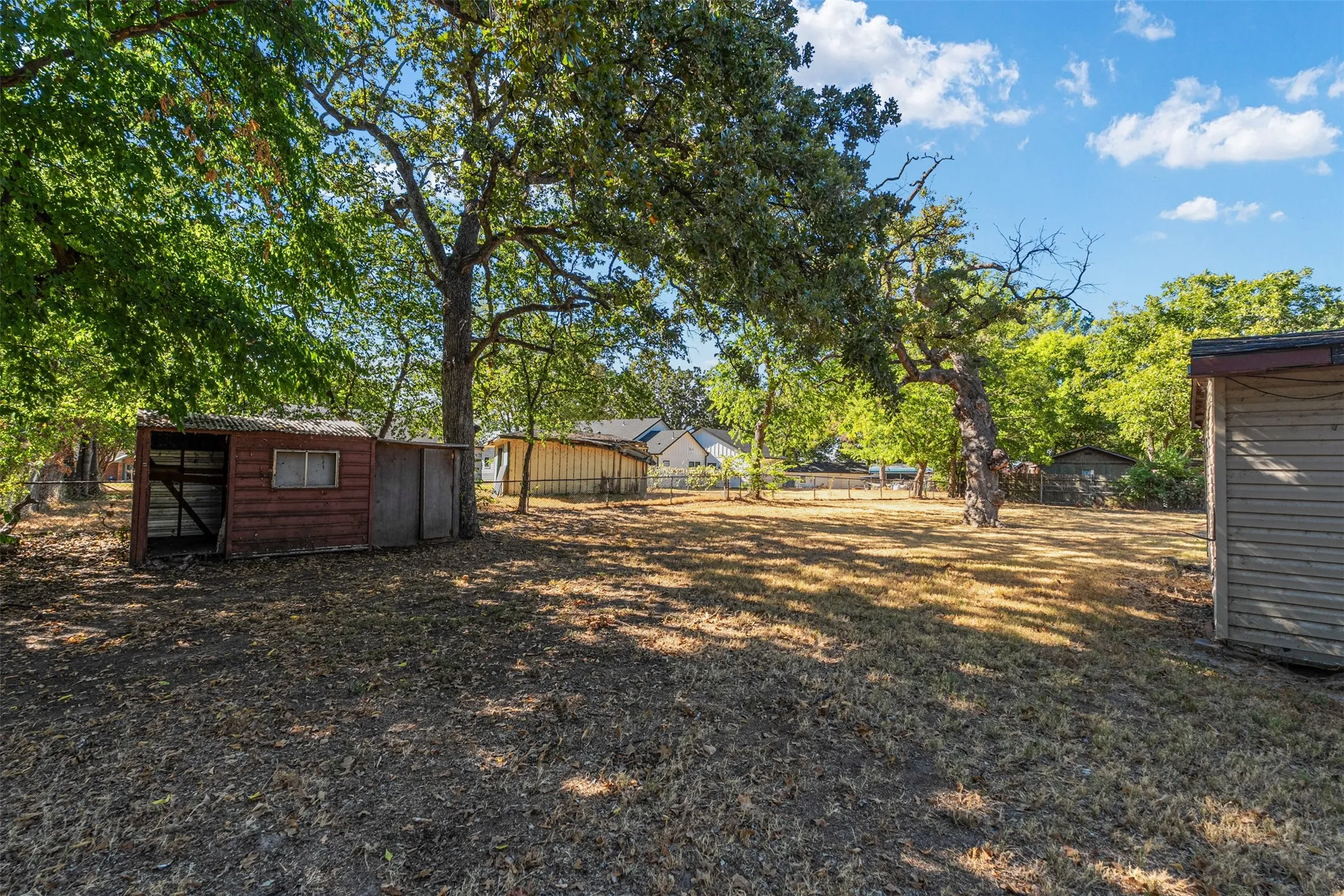 Single Family Residence For Sale in Henderson County , 116 Wildwood Crossover Street, Gun Barrel City, Texas 75156, 4 Bedroom, 2 Bathroom, Garage spaces, 1,200 Sqft, built in 1972, mls#21361937, Real Estate Agent in Gun Barrel City, Homes For Sale in Henderson county, Homes For Sale in Gun Barrel City, Realtor in Gun Barrel City Texas, Real Estate Brokerage Independent Realty Texas, Luminita Cordes Realtor