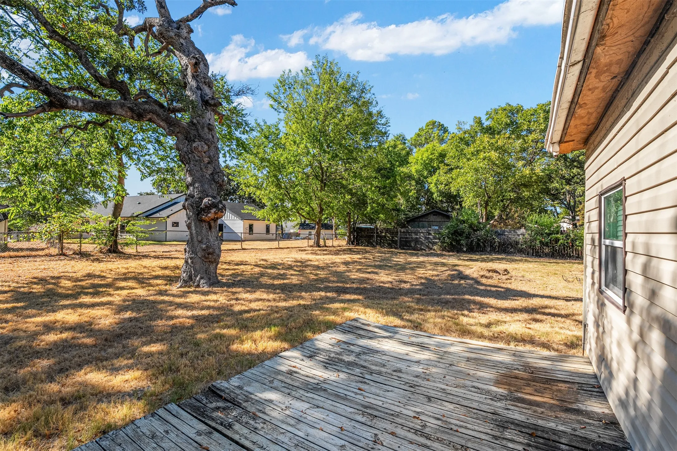 Single Family Residence For Sale in Henderson County , 116 Wildwood Crossover Street, Gun Barrel City, Texas 75156, 4 Bedroom, 2 Bathroom, Garage spaces, 1,200 Sqft, built in 1972, mls#21361937, Real Estate Agent in Gun Barrel City, Homes For Sale in Henderson county, Homes For Sale in Gun Barrel City, Realtor in Gun Barrel City Texas, Real Estate Brokerage Independent Realty Texas, Luminita Cordes Realtor