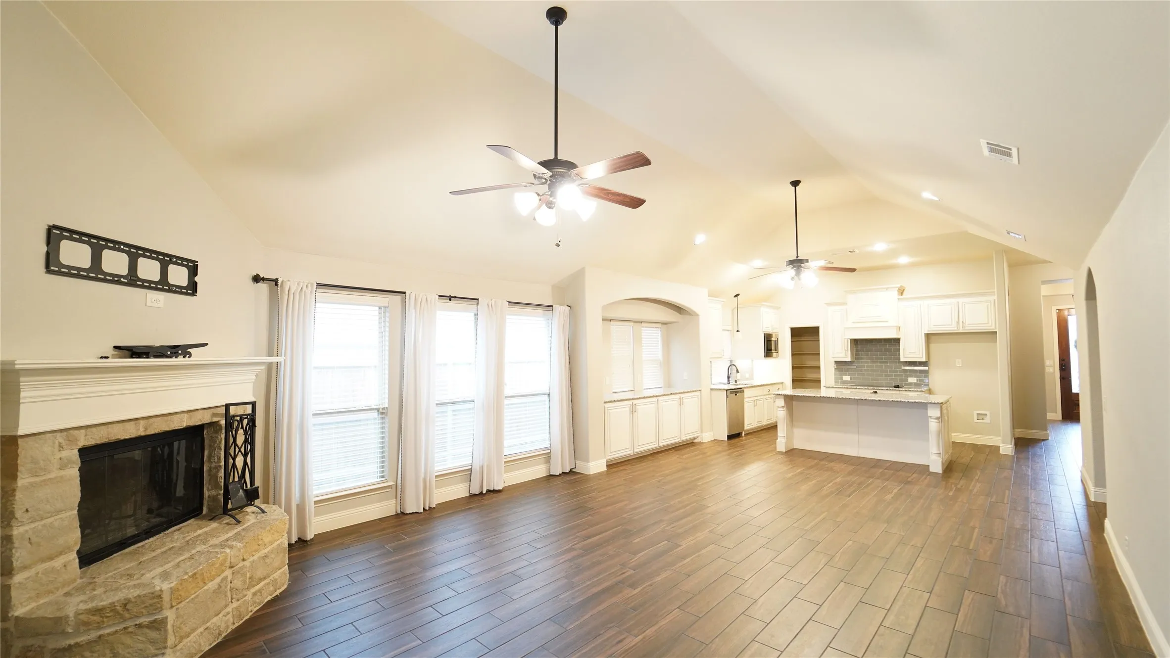 Single Family Residence For Rent in Parker County , 729 Paintbrush Court, Aledo, Texas 76008, 4 Bedroom, 3 Bathroom, 2 Garage spaces, 3,029 Sqft, built in 2016, mls#21384052, Real Estate Agent in Aledo, Homes For Rent in Parker county, Homes For Rent in Aledo, Realtor in Aledo Texas, Real Estate Brokerage Independent Realty Texas, Luminita Cordes Realtor