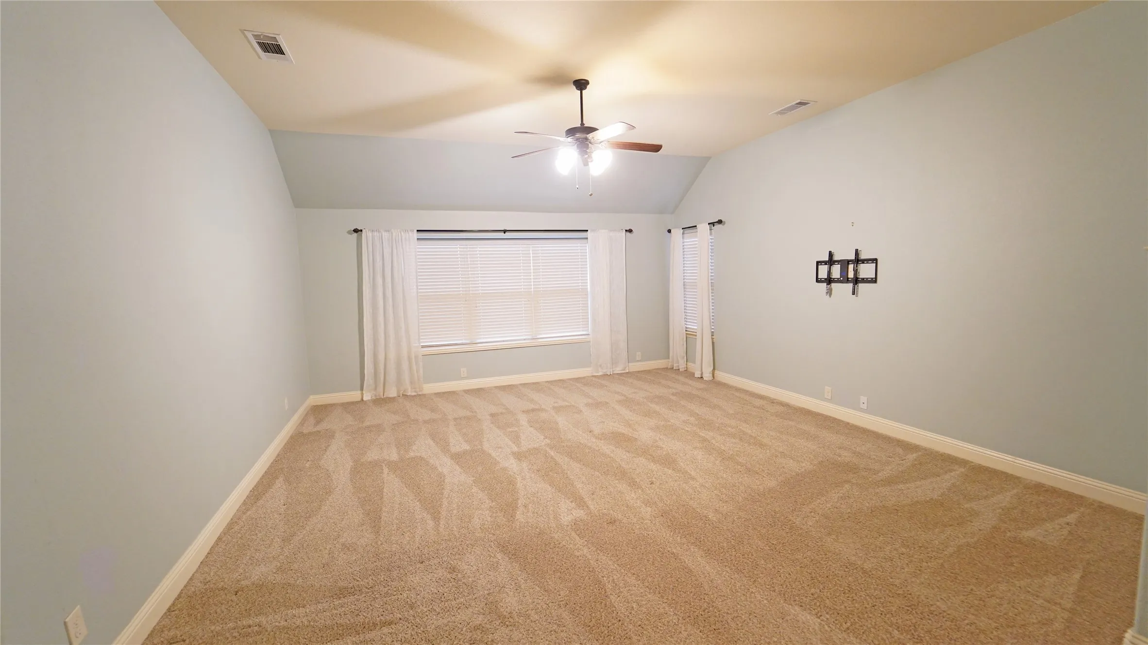 Single Family Residence For Rent in Parker County , 729 Paintbrush Court, Aledo, Texas 76008, 4 Bedroom, 3 Bathroom, 2 Garage spaces, 3,029 Sqft, built in 2016, mls#21384052, Real Estate Agent in Aledo, Homes For Rent in Parker county, Homes For Rent in Aledo, Realtor in Aledo Texas, Real Estate Brokerage Independent Realty Texas, Luminita Cordes Realtor