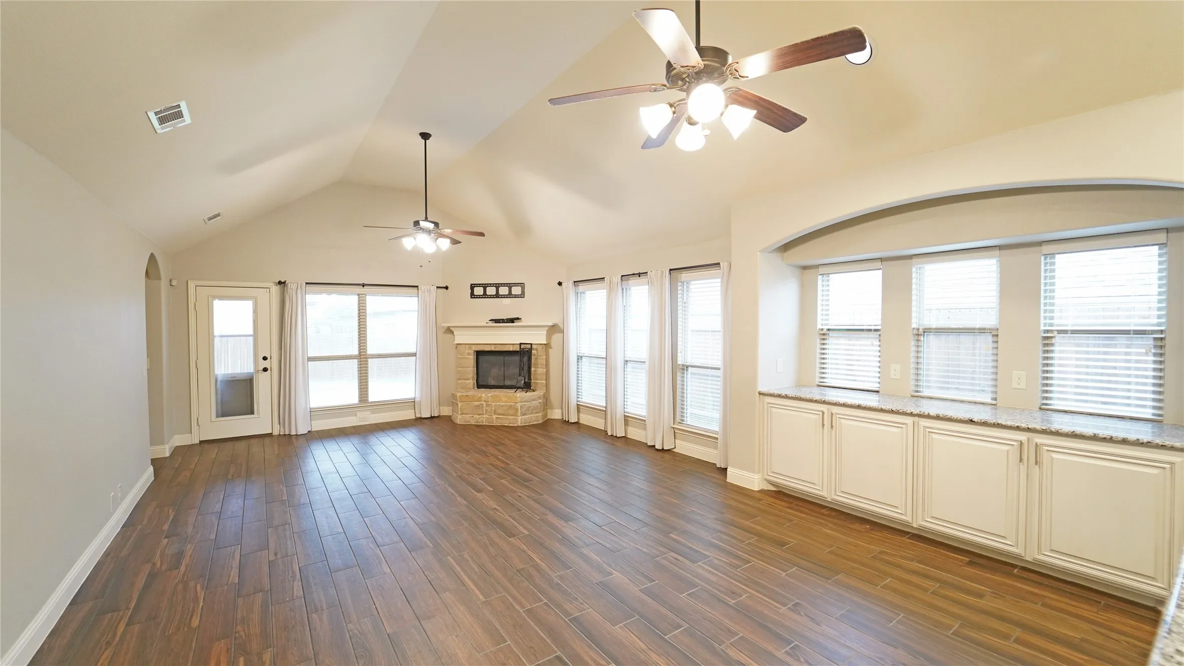 Single Family Residence For Rent in Parker County , 729 Paintbrush Court, Aledo, Texas 76008, 4 Bedroom, 3 Bathroom, 2 Garage spaces, 3,029 Sqft, built in 2016, mls#21384052, Real Estate Agent in Aledo, Homes For Rent in Parker county, Homes For Rent in Aledo, Realtor in Aledo Texas, Real Estate Brokerage Independent Realty Texas, Luminita Cordes Realtor