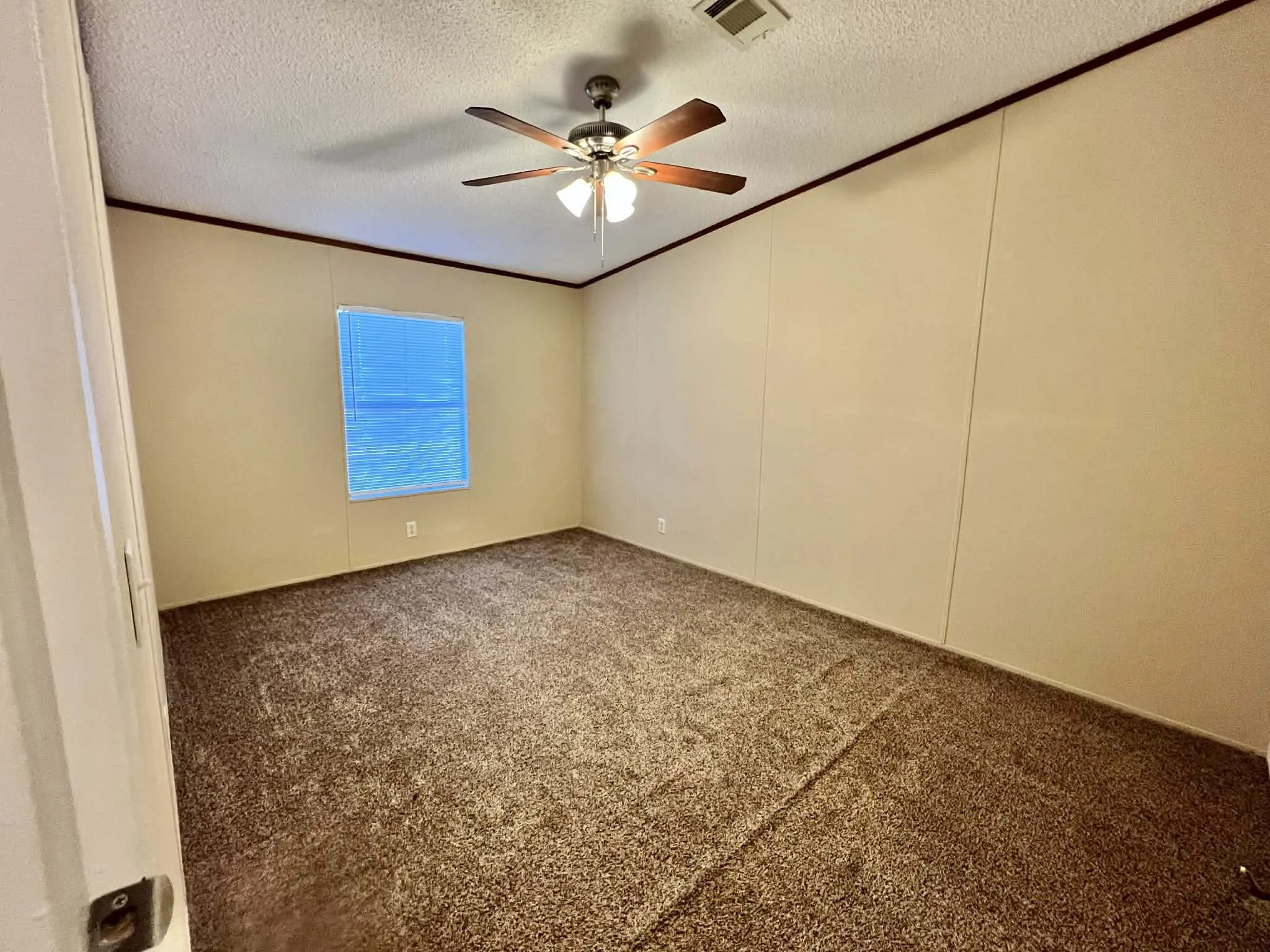 Manufactured Home For Sale in Parker County , 1085 Highland Circle, Springtown, Texas 76082, 4 Bedroom, 2 Bathroom, Garage spaces, 2,280 Sqft, built in 2008, mls#21384061, Real Estate Agent in Springtown, Homes For Sale in Parker county, Homes For Sale in Springtown, Realtor in Springtown Texas, Real Estate Brokerage Independent Realty Texas, Luminita Cordes Realtor