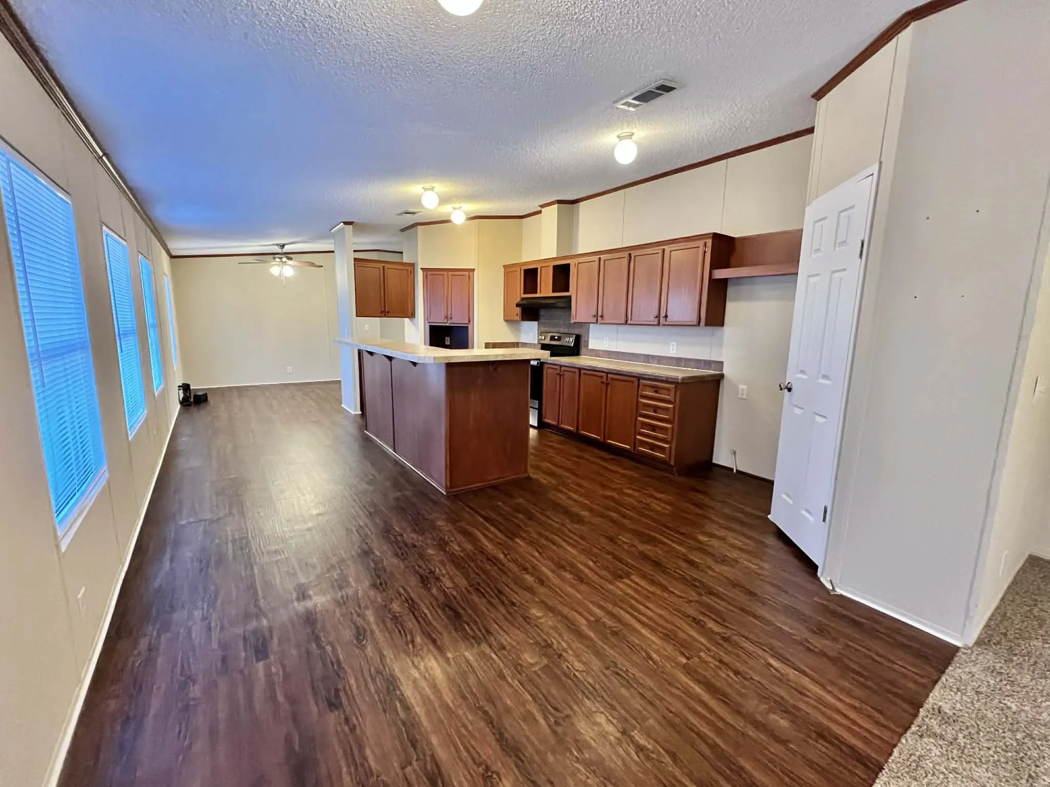 Manufactured Home For Sale in Parker County , 1085 Highland Circle, Springtown, Texas 76082, 4 Bedroom, 2 Bathroom, Garage spaces, 2,280 Sqft, built in 2008, mls#21384061, Real Estate Agent in Springtown, Homes For Sale in Parker county, Homes For Sale in Springtown, Realtor in Springtown Texas, Real Estate Brokerage Independent Realty Texas, Luminita Cordes Realtor