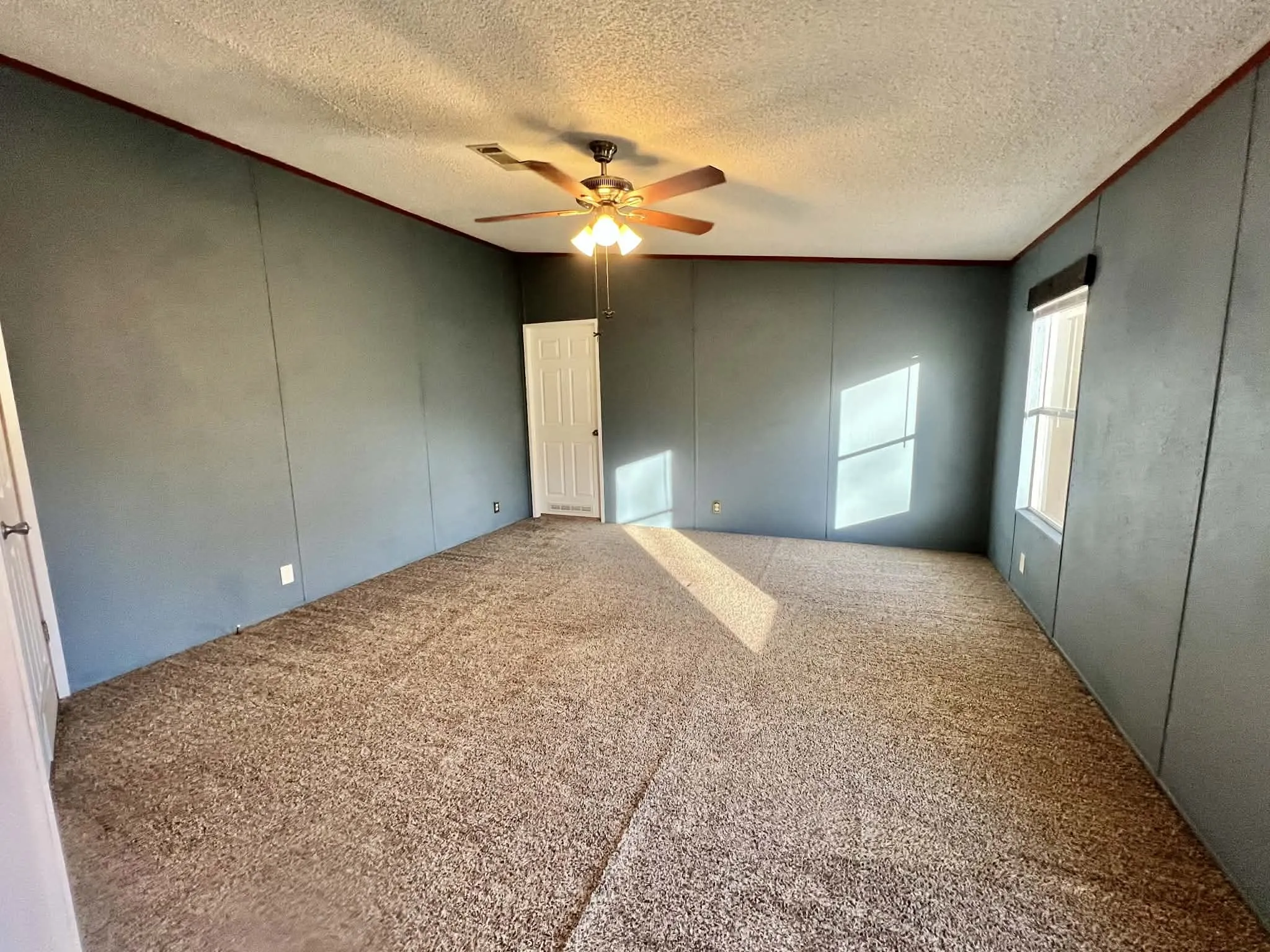 Manufactured Home For Sale in Parker County , 1085 Highland Circle, Springtown, Texas 76082, 4 Bedroom, 2 Bathroom, Garage spaces, 2,280 Sqft, built in 2008, mls#21384061, Real Estate Agent in Springtown, Homes For Sale in Parker county, Homes For Sale in Springtown, Realtor in Springtown Texas, Real Estate Brokerage Independent Realty Texas, Luminita Cordes Realtor