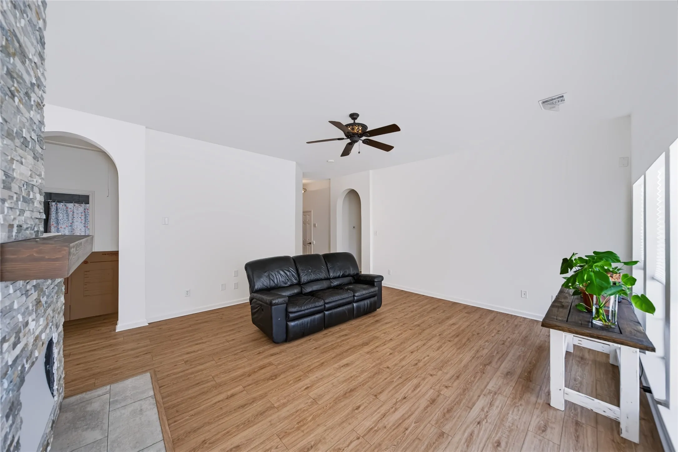 Single Family Residence For Sale in Collin County , 10209 Forrest Drive, Frisco, Texas 75035, 3 Bedroom, 2 Bathroom, 2 Garage spaces, 1,831 Sqft, built in 1995, mls#21373721, Real Estate Agent in Frisco, Homes For Sale in Collin county, Homes For Sale in Frisco, Realtor in Frisco Texas, Real Estate Brokerage Independent Realty Texas, Luminita Cordes Realtor