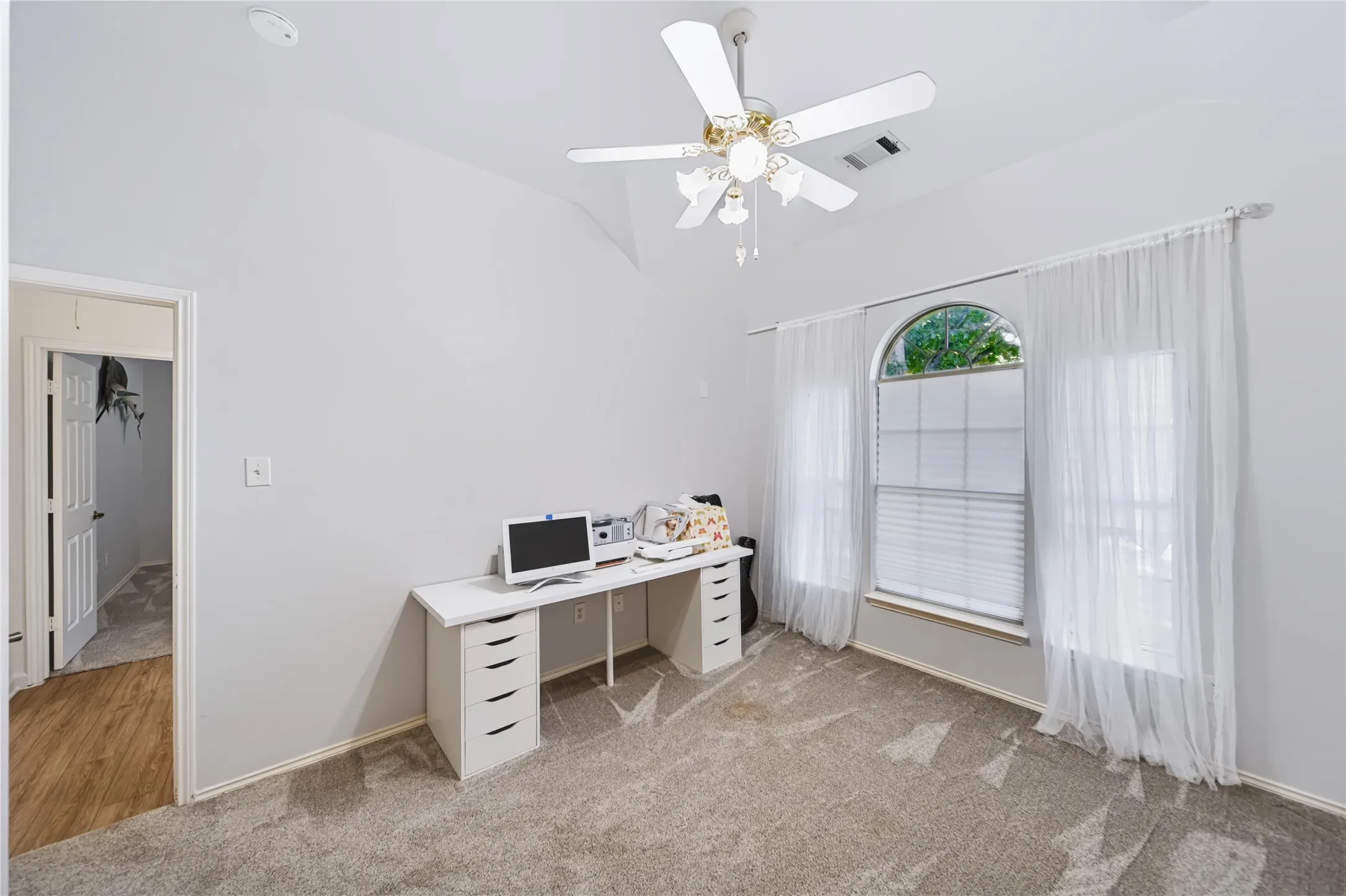 Single Family Residence For Sale in Collin County , 10209 Forrest Drive, Frisco, Texas 75035, 3 Bedroom, 2 Bathroom, 2 Garage spaces, 1,831 Sqft, built in 1995, mls#21373721, Real Estate Agent in Frisco, Homes For Sale in Collin county, Homes For Sale in Frisco, Realtor in Frisco Texas, Real Estate Brokerage Independent Realty Texas, Luminita Cordes Realtor