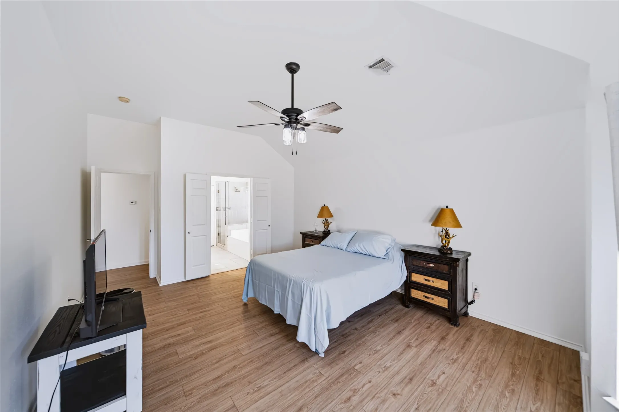 Single Family Residence For Sale in Collin County , 10209 Forrest Drive, Frisco, Texas 75035, 3 Bedroom, 2 Bathroom, 2 Garage spaces, 1,831 Sqft, built in 1995, mls#21373721, Real Estate Agent in Frisco, Homes For Sale in Collin county, Homes For Sale in Frisco, Realtor in Frisco Texas, Real Estate Brokerage Independent Realty Texas, Luminita Cordes Realtor