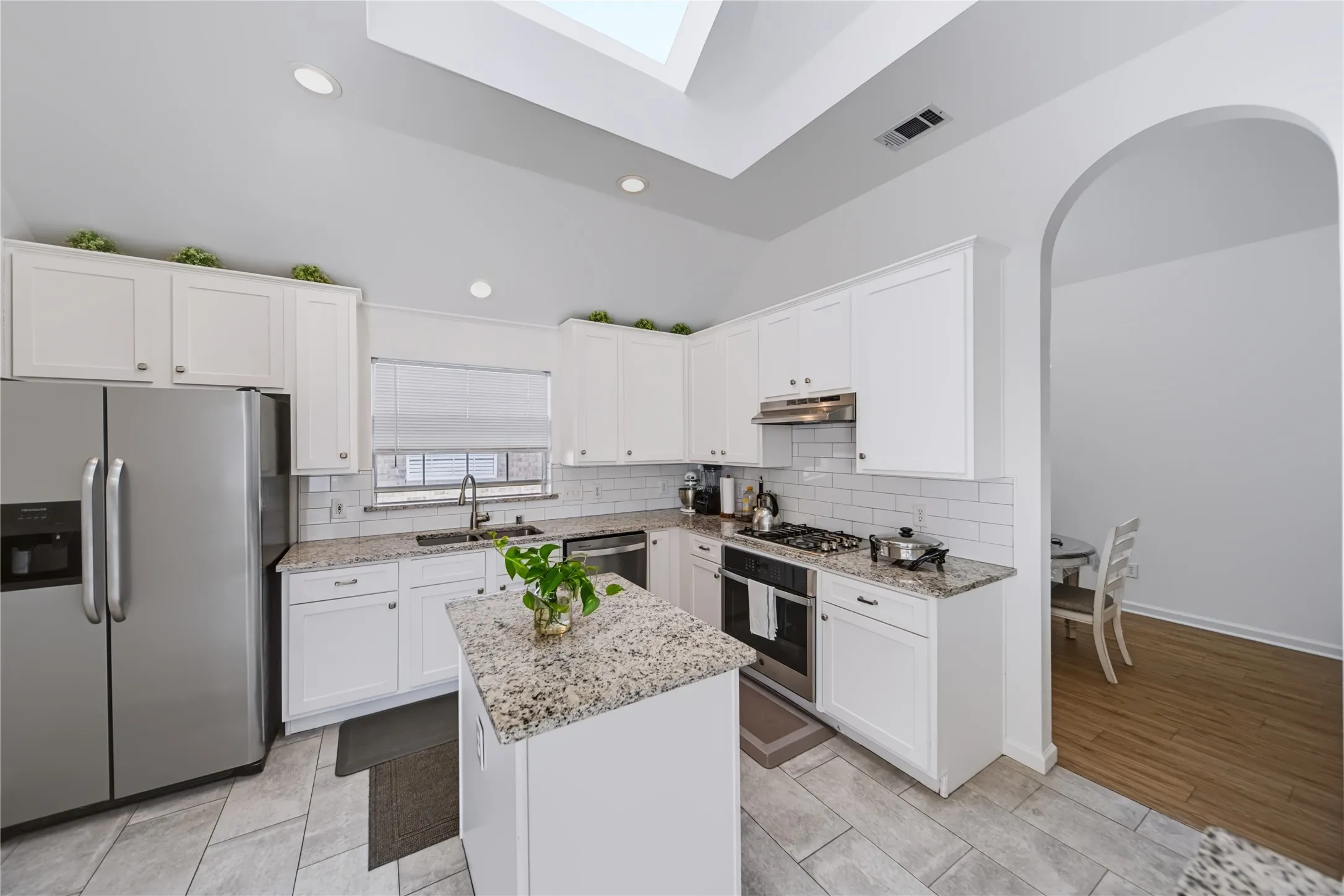 Single Family Residence For Sale in Collin County , 10209 Forrest Drive, Frisco, Texas 75035, 3 Bedroom, 2 Bathroom, 2 Garage spaces, 1,831 Sqft, built in 1995, mls#21373721, Real Estate Agent in Frisco, Homes For Sale in Collin county, Homes For Sale in Frisco, Realtor in Frisco Texas, Real Estate Brokerage Independent Realty Texas, Luminita Cordes Realtor