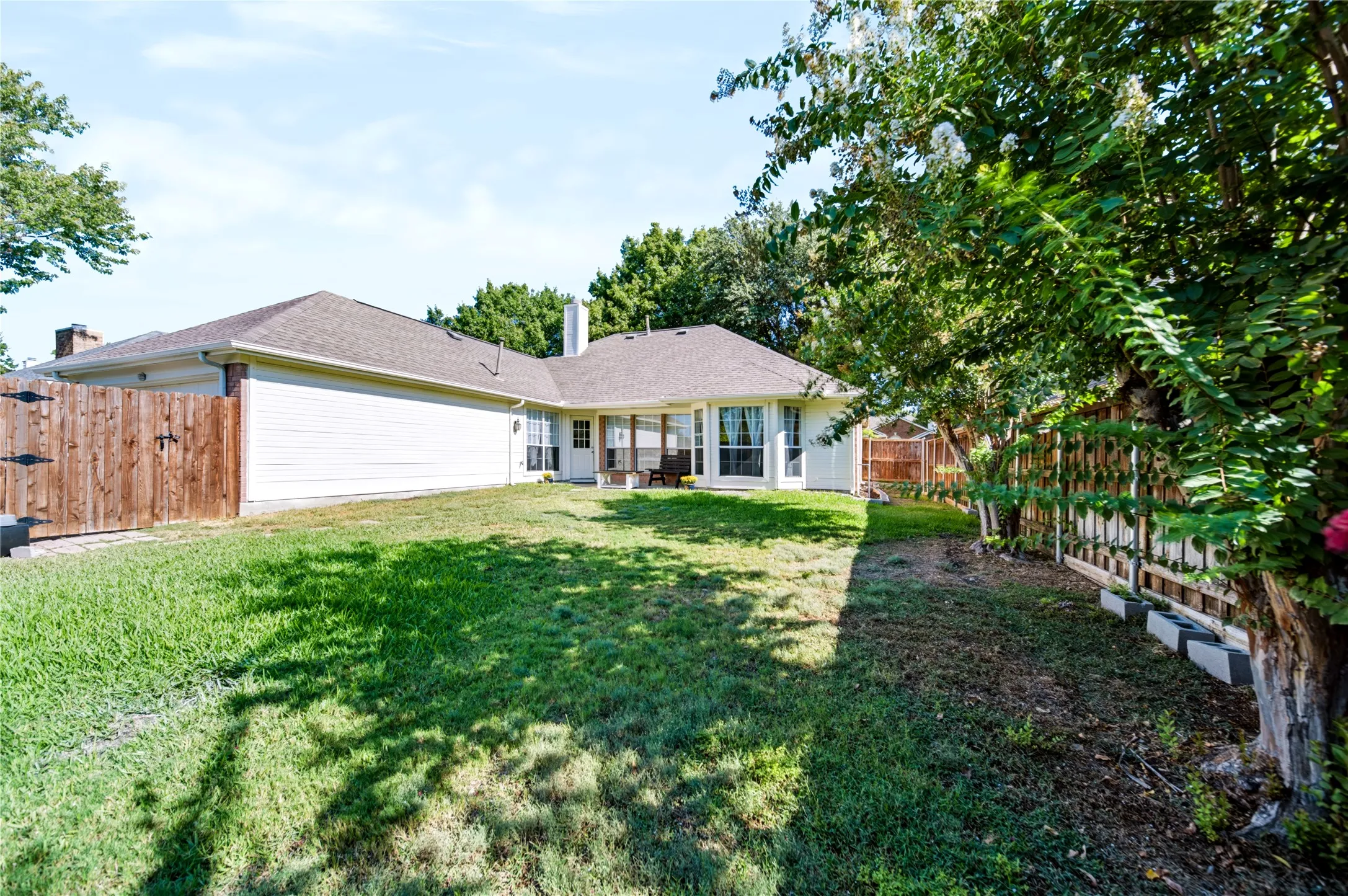Single Family Residence For Sale in Collin County , 10209 Forrest Drive, Frisco, Texas 75035, 3 Bedroom, 2 Bathroom, 2 Garage spaces, 1,831 Sqft, built in 1995, mls#21373721, Real Estate Agent in Frisco, Homes For Sale in Collin county, Homes For Sale in Frisco, Realtor in Frisco Texas, Real Estate Brokerage Independent Realty Texas, Luminita Cordes Realtor