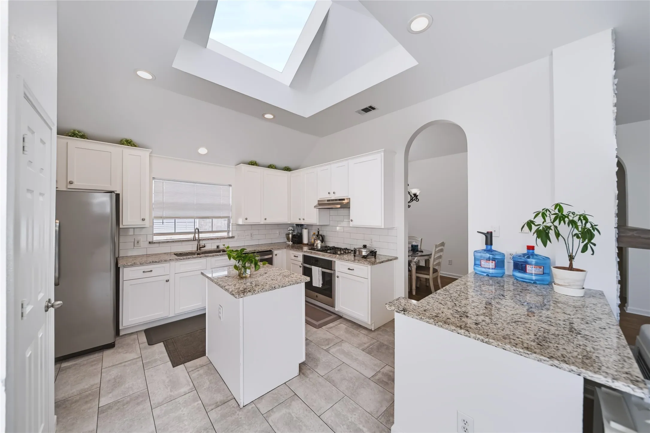 Single Family Residence For Sale in Collin County , 10209 Forrest Drive, Frisco, Texas 75035, 3 Bedroom, 2 Bathroom, 2 Garage spaces, 1,831 Sqft, built in 1995, mls#21373721, Real Estate Agent in Frisco, Homes For Sale in Collin county, Homes For Sale in Frisco, Realtor in Frisco Texas, Real Estate Brokerage Independent Realty Texas, Luminita Cordes Realtor