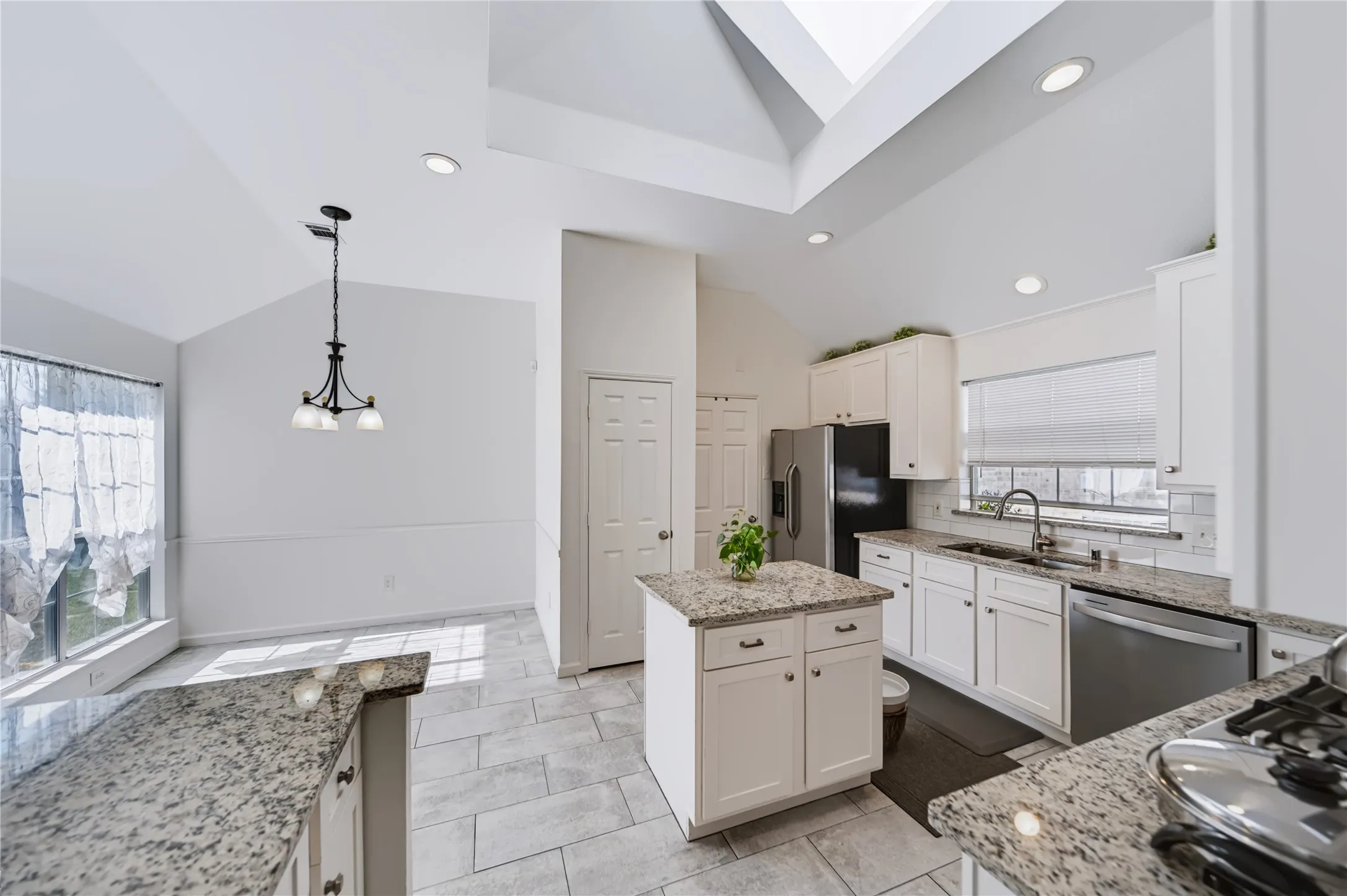 Single Family Residence For Sale in Collin County , 10209 Forrest Drive, Frisco, Texas 75035, 3 Bedroom, 2 Bathroom, 2 Garage spaces, 1,831 Sqft, built in 1995, mls#21373721, Real Estate Agent in Frisco, Homes For Sale in Collin county, Homes For Sale in Frisco, Realtor in Frisco Texas, Real Estate Brokerage Independent Realty Texas, Luminita Cordes Realtor