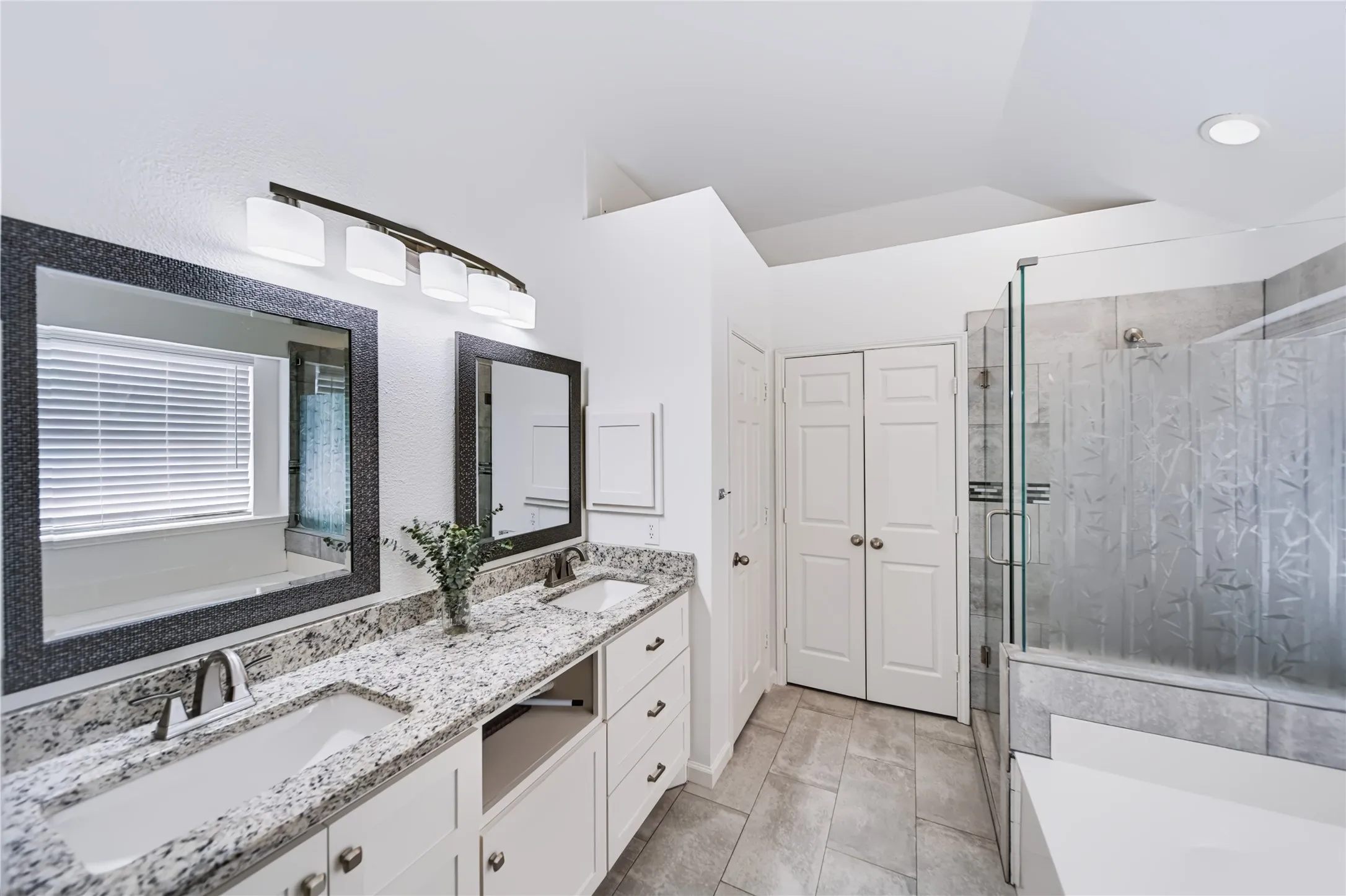 Single Family Residence For Sale in Collin County , 10209 Forrest Drive, Frisco, Texas 75035, 3 Bedroom, 2 Bathroom, 2 Garage spaces, 1,831 Sqft, built in 1995, mls#21373721, Real Estate Agent in Frisco, Homes For Sale in Collin county, Homes For Sale in Frisco, Realtor in Frisco Texas, Real Estate Brokerage Independent Realty Texas, Luminita Cordes Realtor