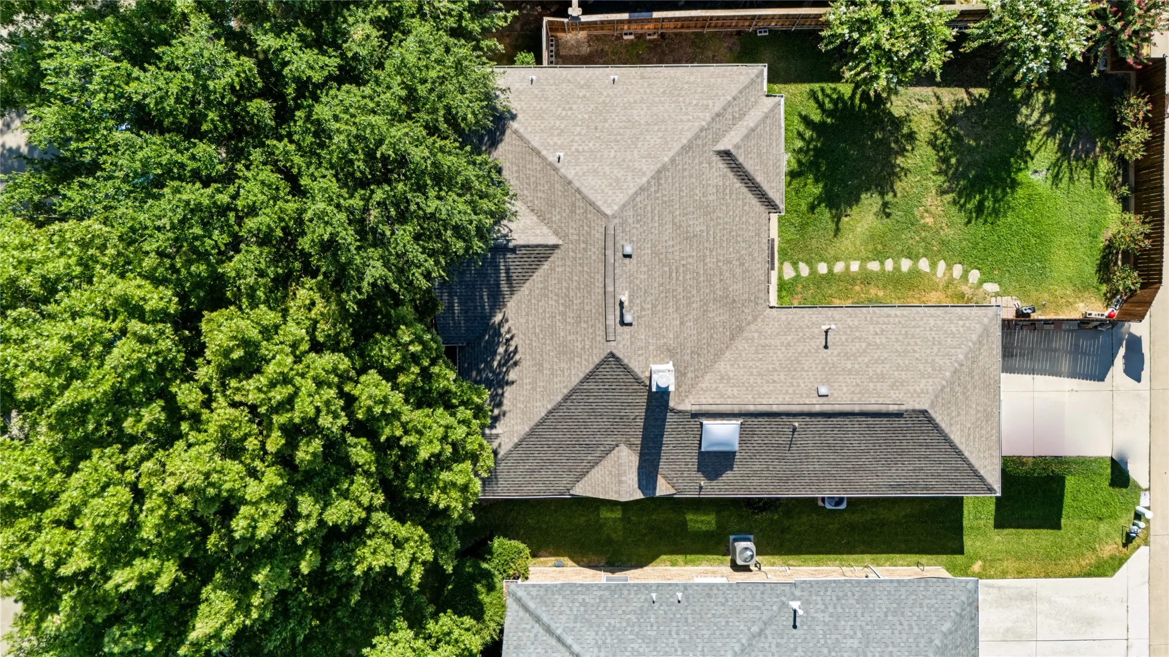 Single Family Residence For Sale in Collin County , 10209 Forrest Drive, Frisco, Texas 75035, 3 Bedroom, 2 Bathroom, 2 Garage spaces, 1,831 Sqft, built in 1995, mls#21373721, Real Estate Agent in Frisco, Homes For Sale in Collin county, Homes For Sale in Frisco, Realtor in Frisco Texas, Real Estate Brokerage Independent Realty Texas, Luminita Cordes Realtor