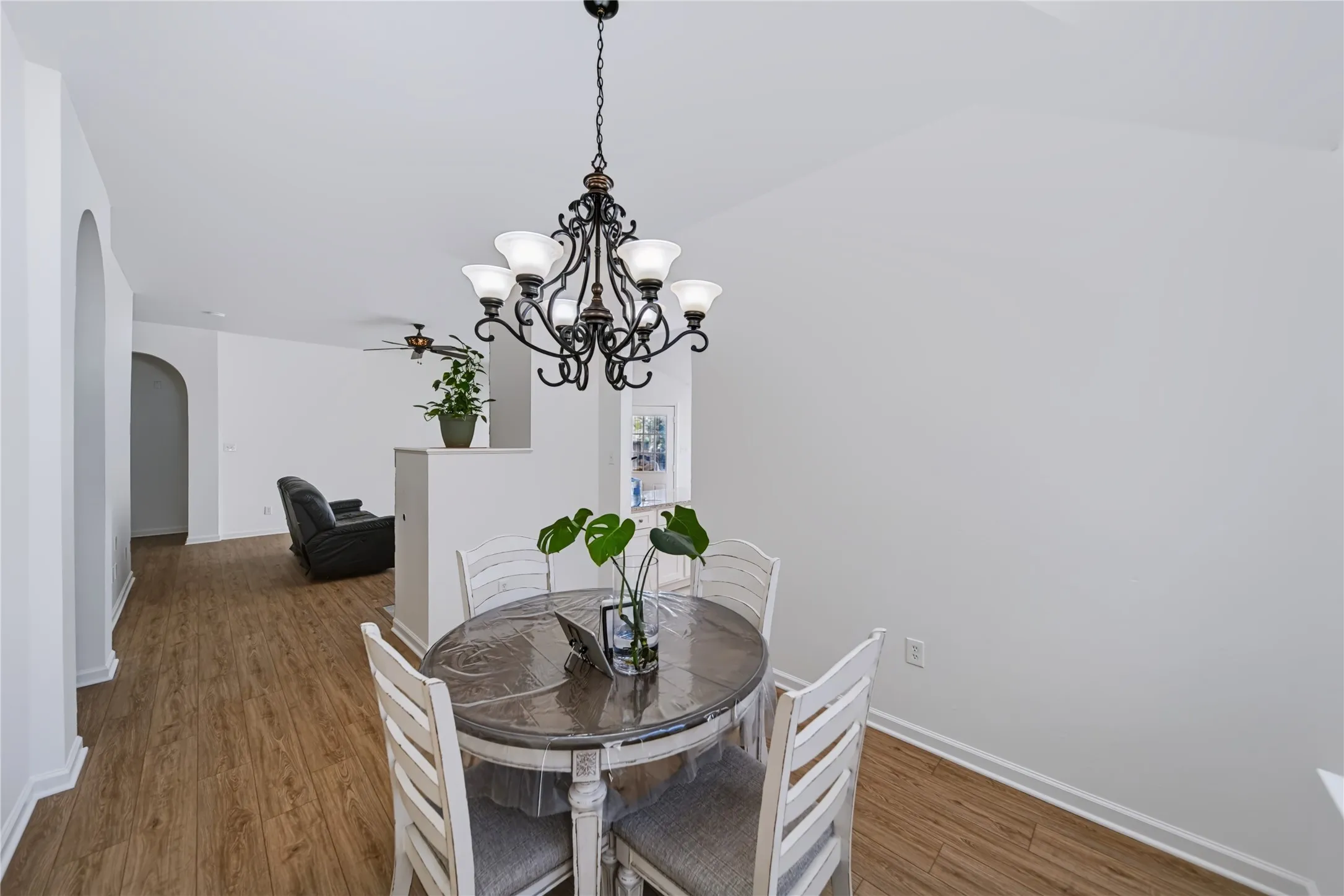 Single Family Residence For Sale in Collin County , 10209 Forrest Drive, Frisco, Texas 75035, 3 Bedroom, 2 Bathroom, 2 Garage spaces, 1,831 Sqft, built in 1995, mls#21373721, Real Estate Agent in Frisco, Homes For Sale in Collin county, Homes For Sale in Frisco, Realtor in Frisco Texas, Real Estate Brokerage Independent Realty Texas, Luminita Cordes Realtor