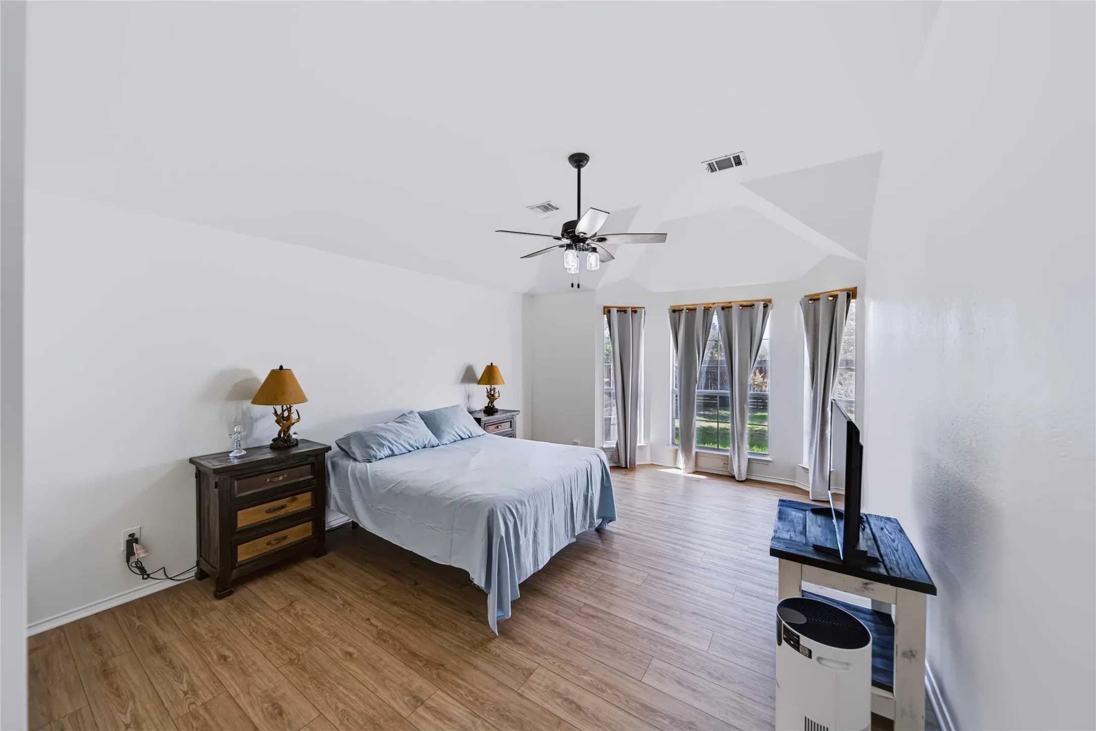 Single Family Residence For Sale in Collin County , 10209 Forrest Drive, Frisco, Texas 75035, 3 Bedroom, 2 Bathroom, 2 Garage spaces, 1,831 Sqft, built in 1995, mls#21373721, Real Estate Agent in Frisco, Homes For Sale in Collin county, Homes For Sale in Frisco, Realtor in Frisco Texas, Real Estate Brokerage Independent Realty Texas, Luminita Cordes Realtor