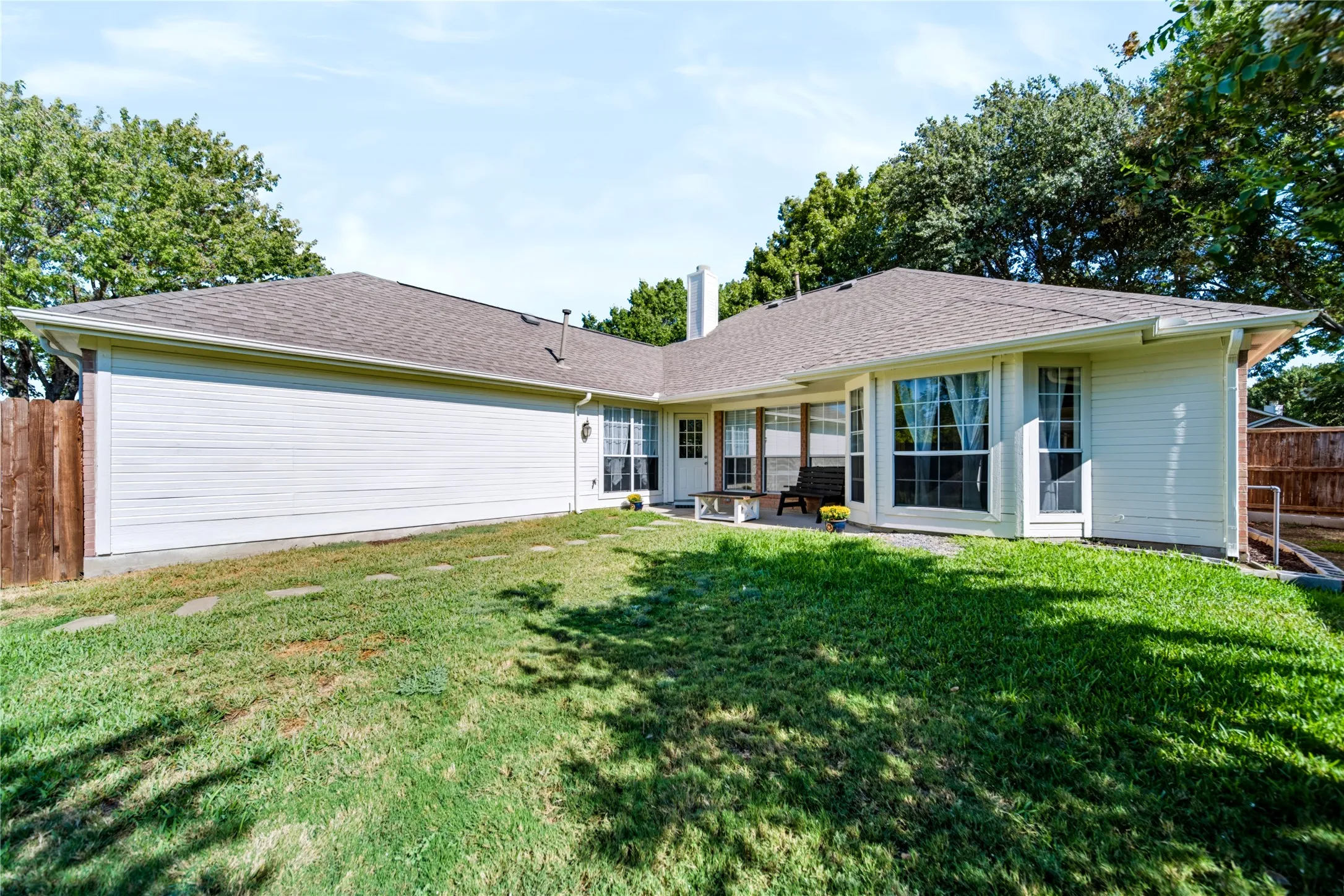 Single Family Residence For Sale in Collin County , 10209 Forrest Drive, Frisco, Texas 75035, 3 Bedroom, 2 Bathroom, 2 Garage spaces, 1,831 Sqft, built in 1995, mls#21373721, Real Estate Agent in Frisco, Homes For Sale in Collin county, Homes For Sale in Frisco, Realtor in Frisco Texas, Real Estate Brokerage Independent Realty Texas, Luminita Cordes Realtor