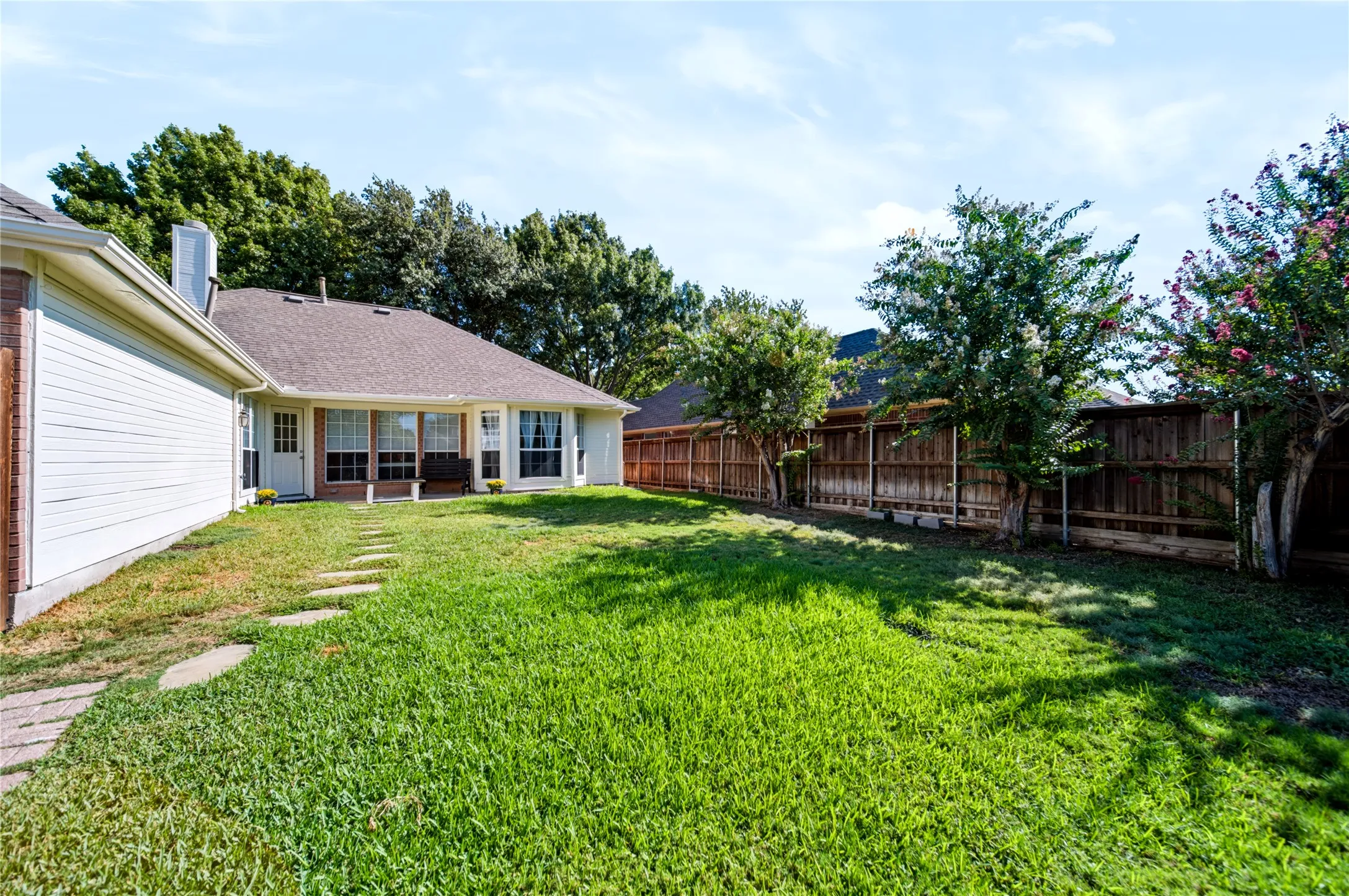 Single Family Residence For Sale in Collin County , 10209 Forrest Drive, Frisco, Texas 75035, 3 Bedroom, 2 Bathroom, 2 Garage spaces, 1,831 Sqft, built in 1995, mls#21373721, Real Estate Agent in Frisco, Homes For Sale in Collin county, Homes For Sale in Frisco, Realtor in Frisco Texas, Real Estate Brokerage Independent Realty Texas, Luminita Cordes Realtor