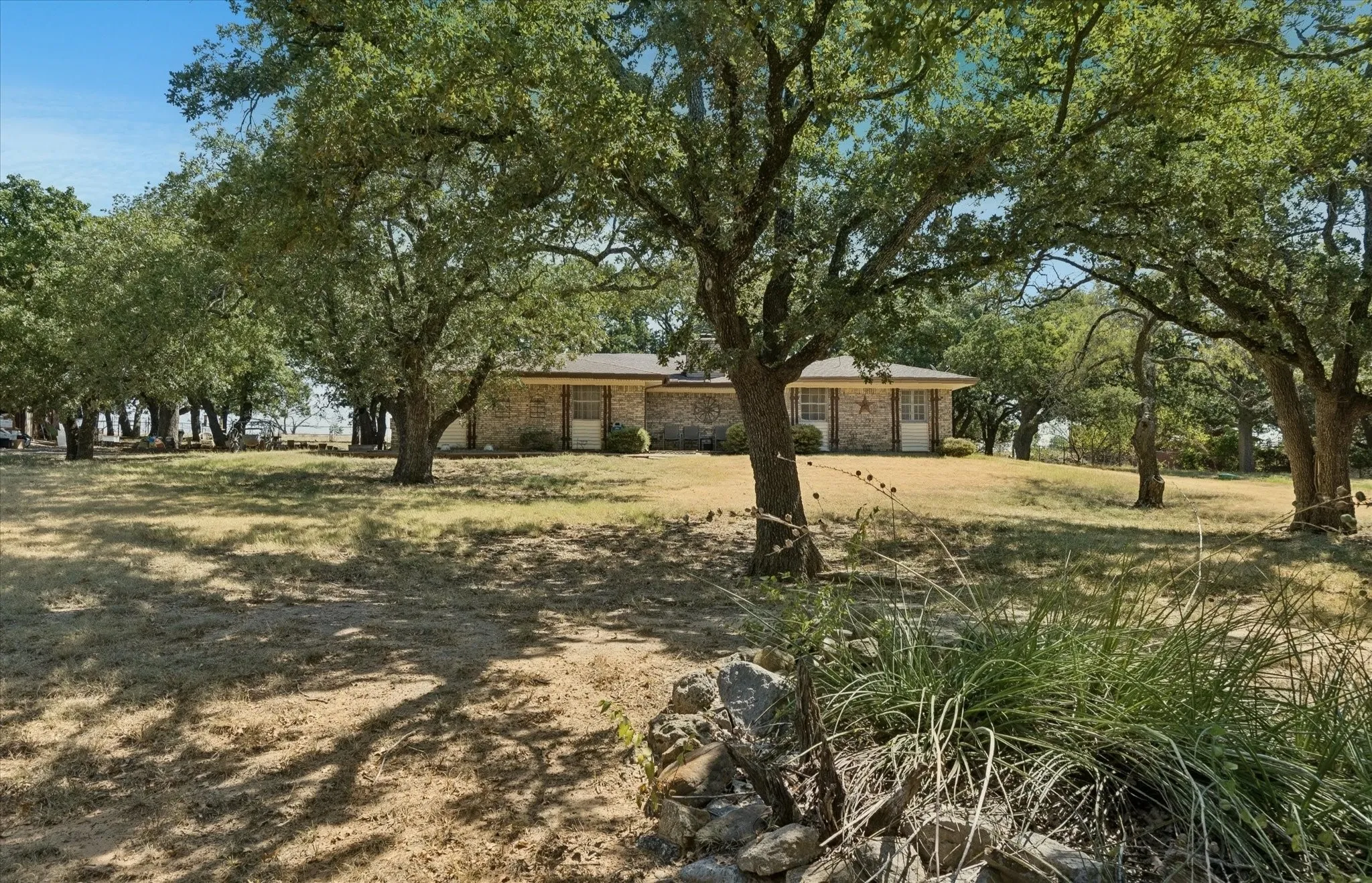 Single Family Residence For Sale in Johnson County , 6009 County Road 707, Alvarado, Texas 76009, 3 Bedroom, 2 Bathroom, 2 Garage spaces, 2,439 Sqft, built in 1970, mls#21384042, Real Estate Agent in Alvarado, Homes For Sale in Johnson county, Homes For Sale in Alvarado, Realtor in Alvarado Texas, Real Estate Brokerage Independent Realty Texas, Luminita Cordes Realtor