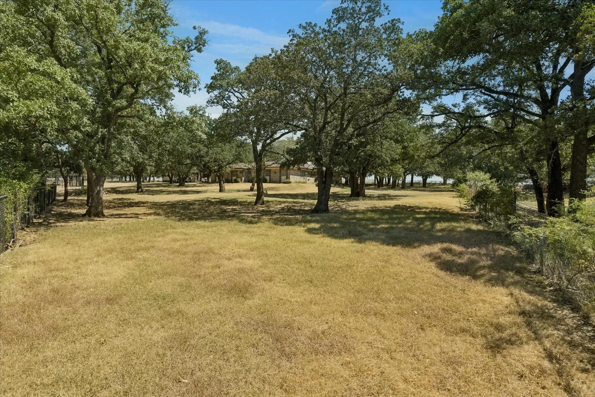 Single Family Residence For Sale in Johnson County , 6009 County Road 707, Alvarado, Texas 76009, 3 Bedroom, 2 Bathroom, 2 Garage spaces, 2,439 Sqft, built in 1970, mls#21384042, Real Estate Agent in Alvarado, Homes For Sale in Johnson county, Homes For Sale in Alvarado, Realtor in Alvarado Texas, Real Estate Brokerage Independent Realty Texas, Luminita Cordes Realtor