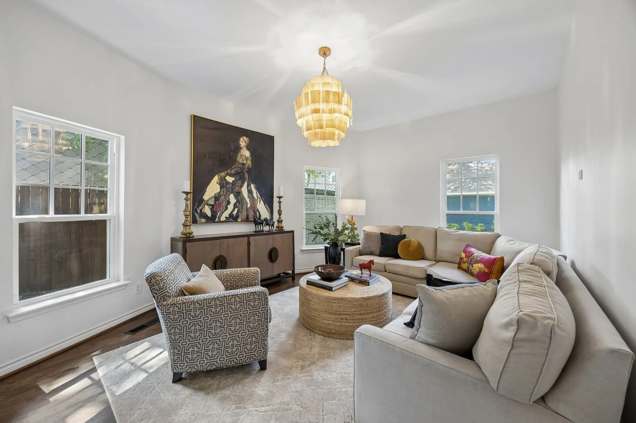 Single Family Residence For Sale in Dallas County , 4915 Junius Street, Dallas, Texas 75214, 3 Bedroom, 3 Bathroom, 2 Garage spaces, 2,972 Sqft, built in 1919, mls#21373797, Real Estate Agent in Dallas, Homes For Sale in Dallas county, Homes For Sale in Dallas, Realtor in Dallas Texas, Real Estate Brokerage Independent Realty Texas, Luminita Cordes Realtor